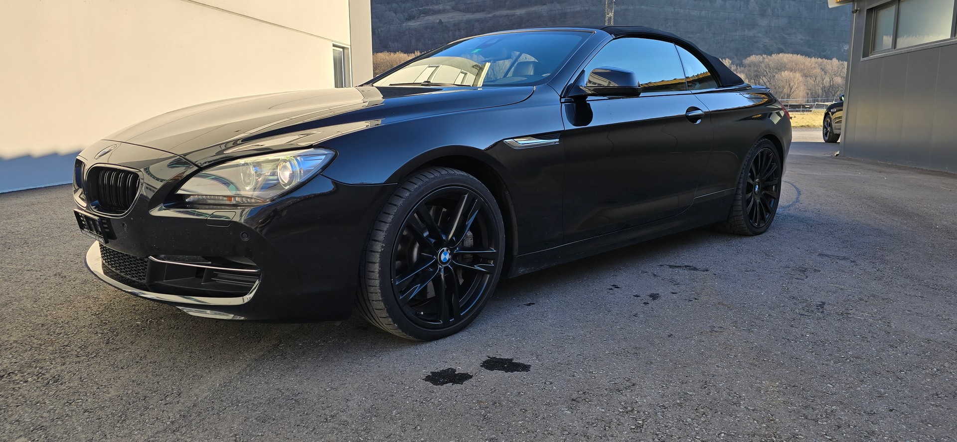 BMW 650i Cabrio-showroom-element-1