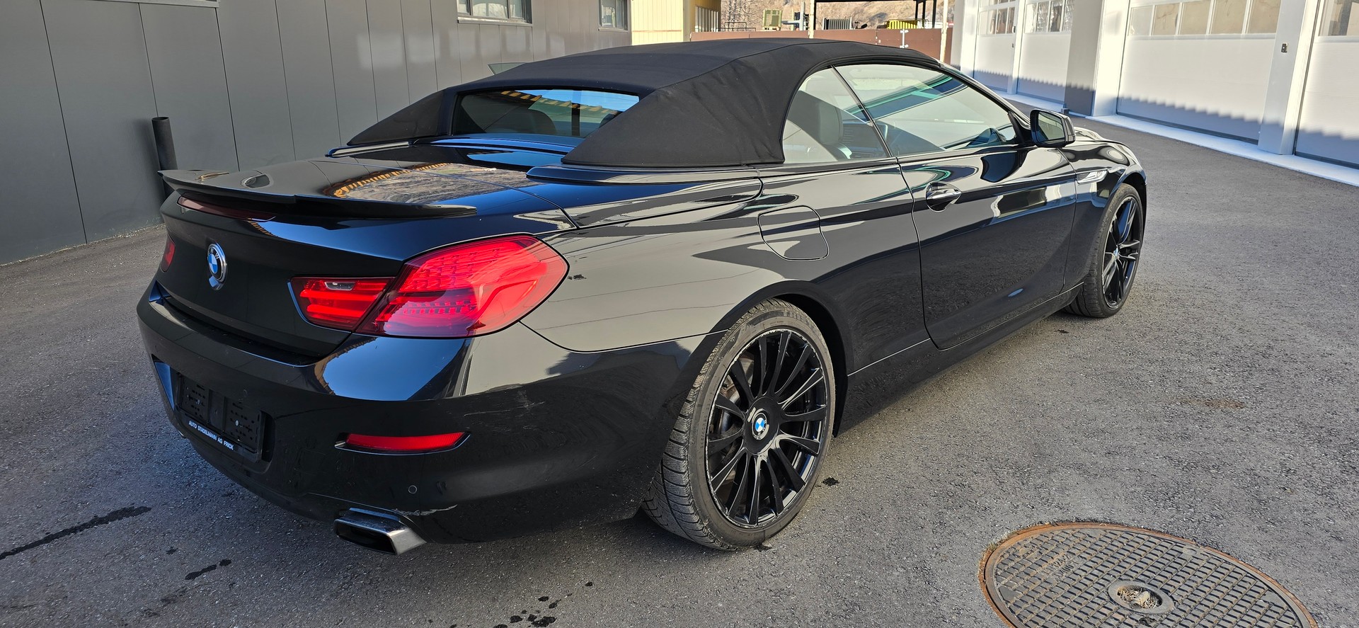 BMW 650i Cabrio-showroom-element-3