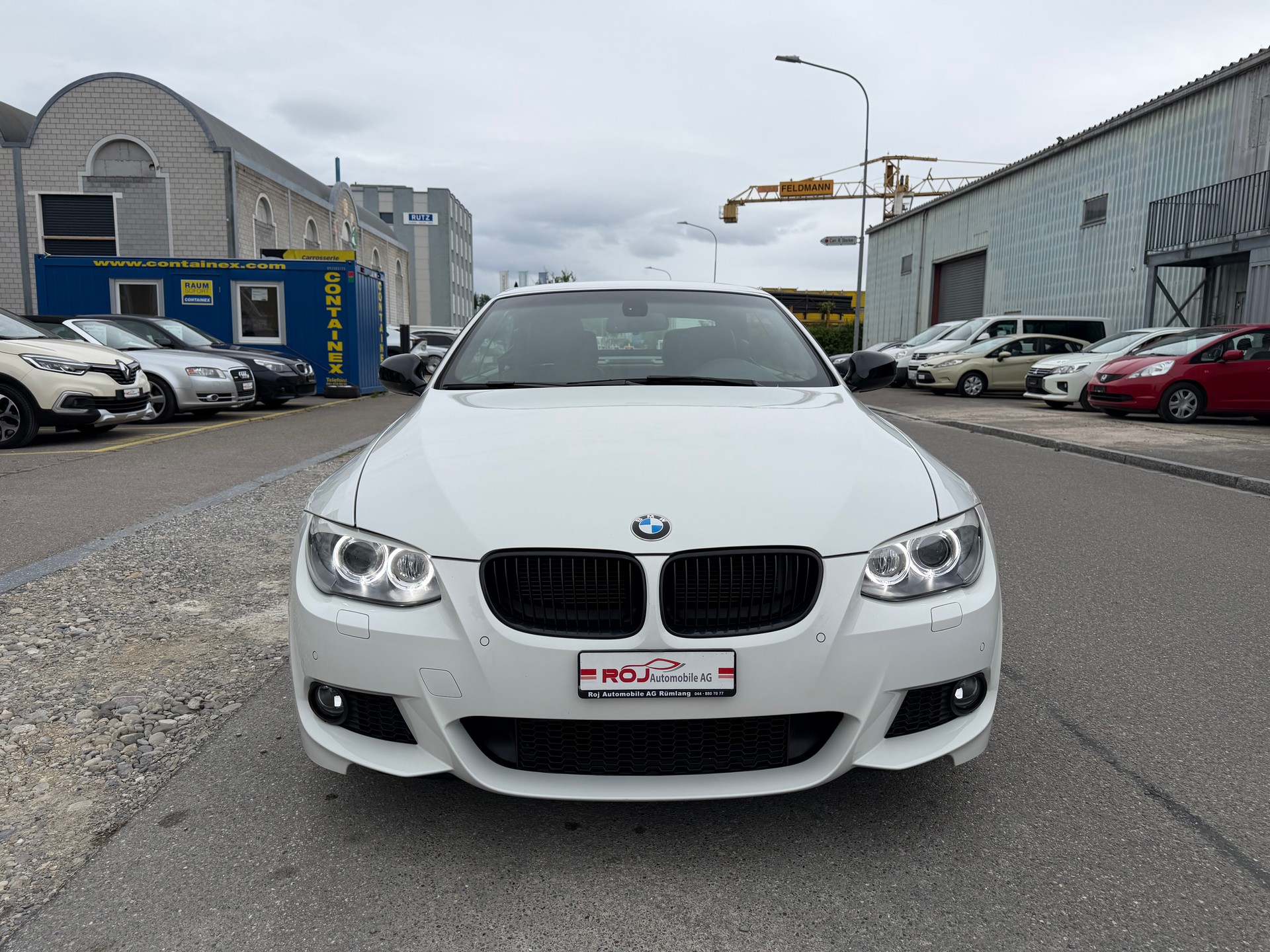 BMW 320i Cabriolet-showroom-element-2