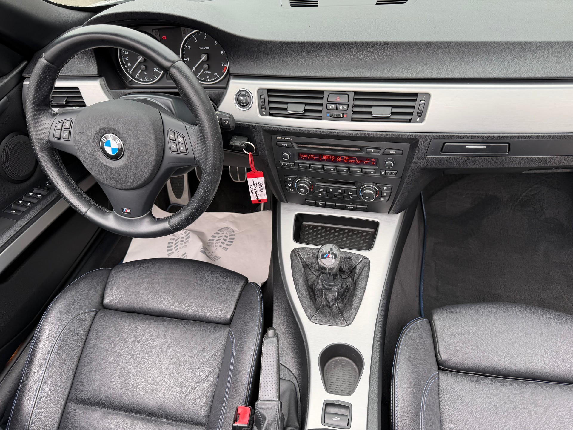 BMW 320i Cabriolet-image-18