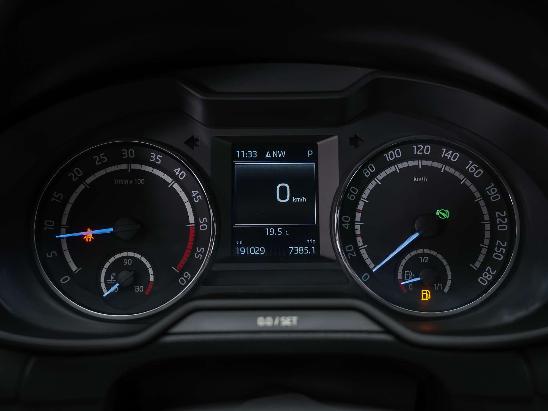 SKODA Octavia Combi 2.0 TDI RS DSG *Abstandsregler* El. Sitze mit Memory* Sitzheizung*-image-31