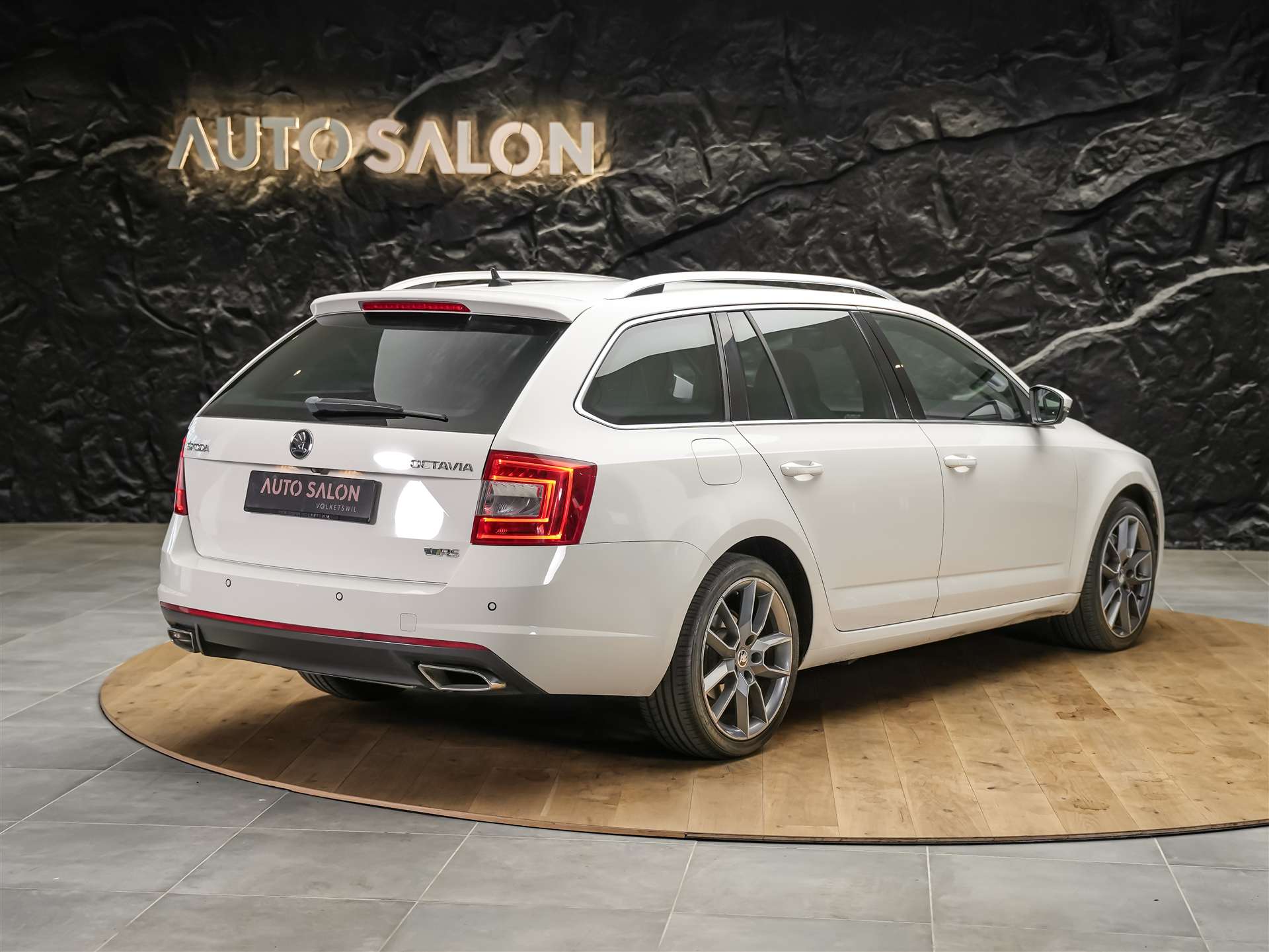 SKODA Octavia Combi 2.0 TDI RS DSG *Abstandsregler* El. Sitze mit Memory* Sitzheizung*-image-5