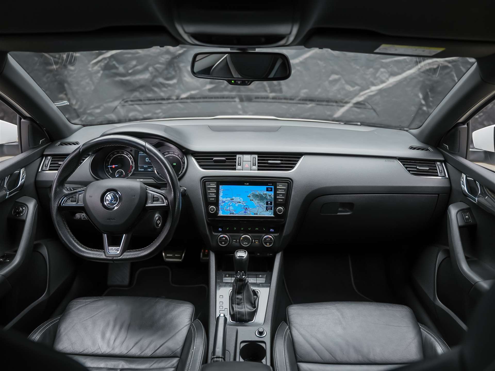 SKODA Octavia Combi 2.0 TDI RS DSG *Abstandsregler* El. Sitze mit Memory* Sitzheizung*-image-17