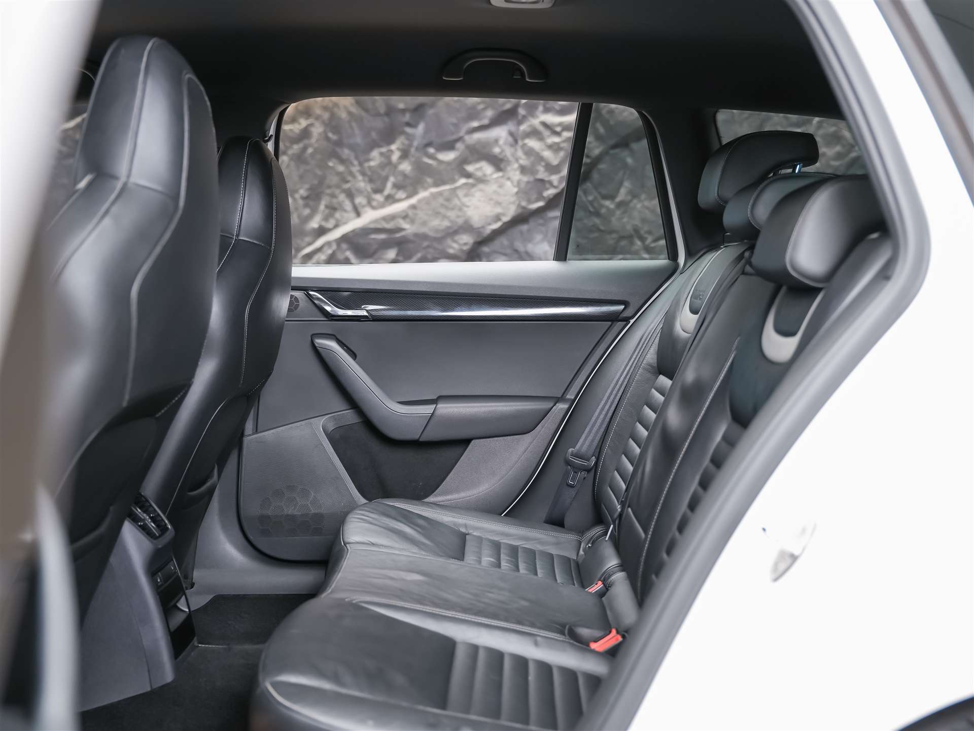 SKODA Octavia Combi 2.0 TDI RS DSG *Abstandsregler* El. Sitze mit Memory* Sitzheizung*-image-11