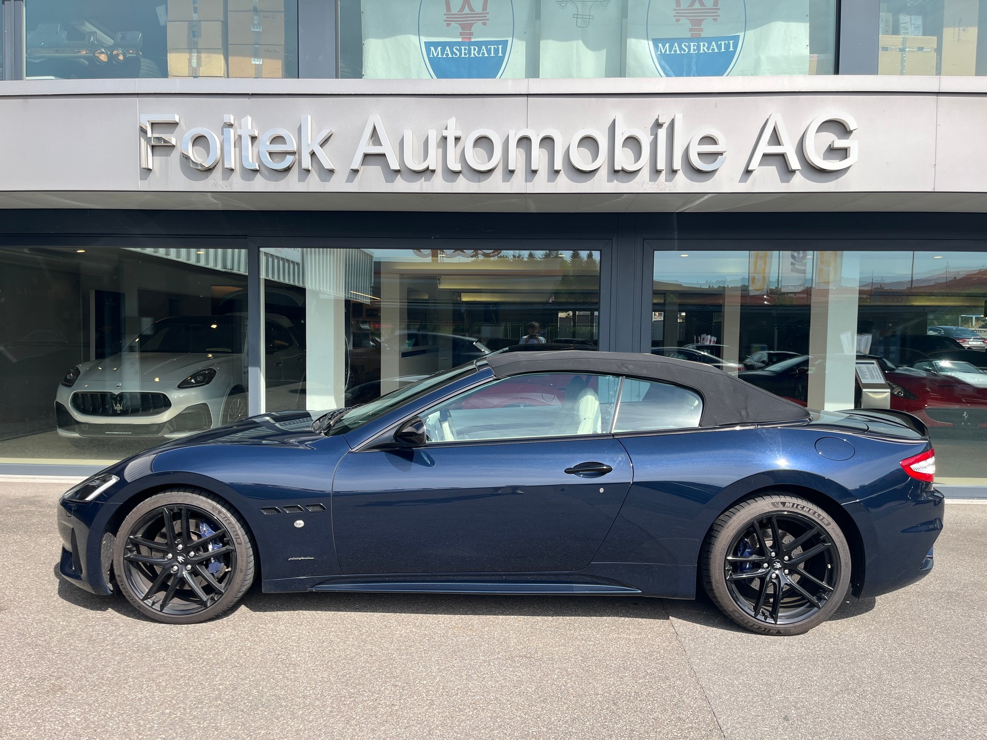 MASERATI GranCabrio Sport-showroom-element-1