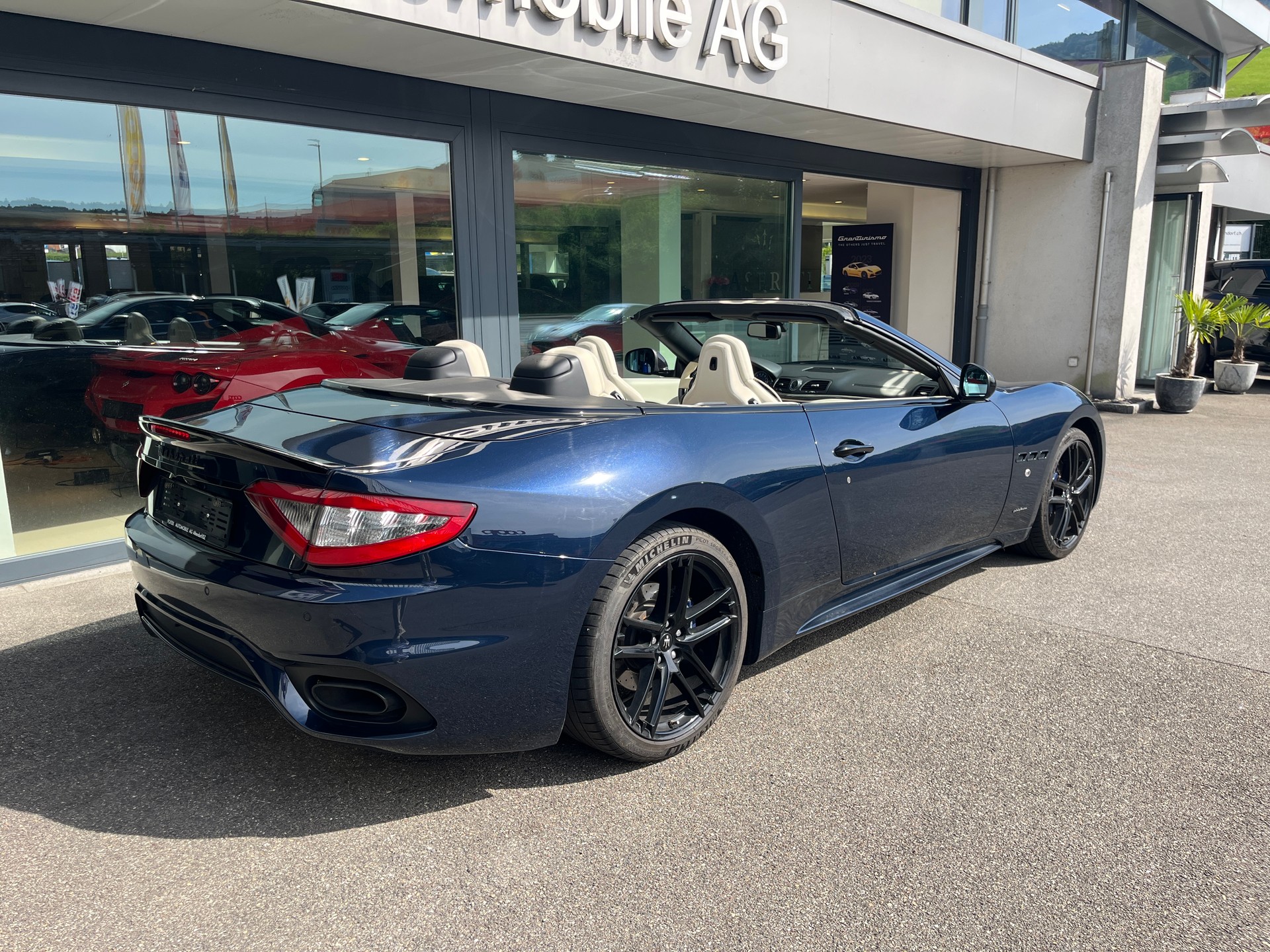 MASERATI GranCabrio Sport-showroom-element-3