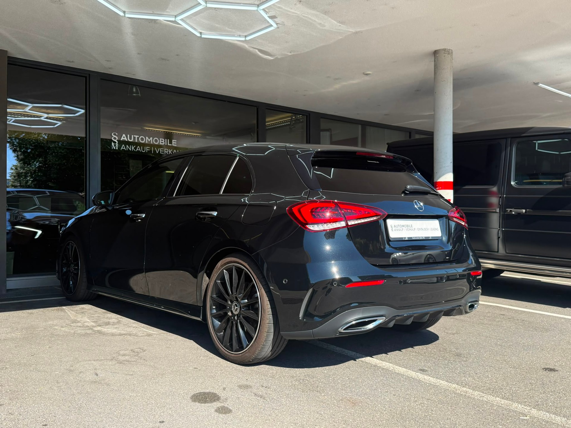 MERCEDES-BENZ A 200 AMG Line *Distronic* *Pano Dach* *Burmester* *Gratis Service* 7G-DCT-showroom-element-3