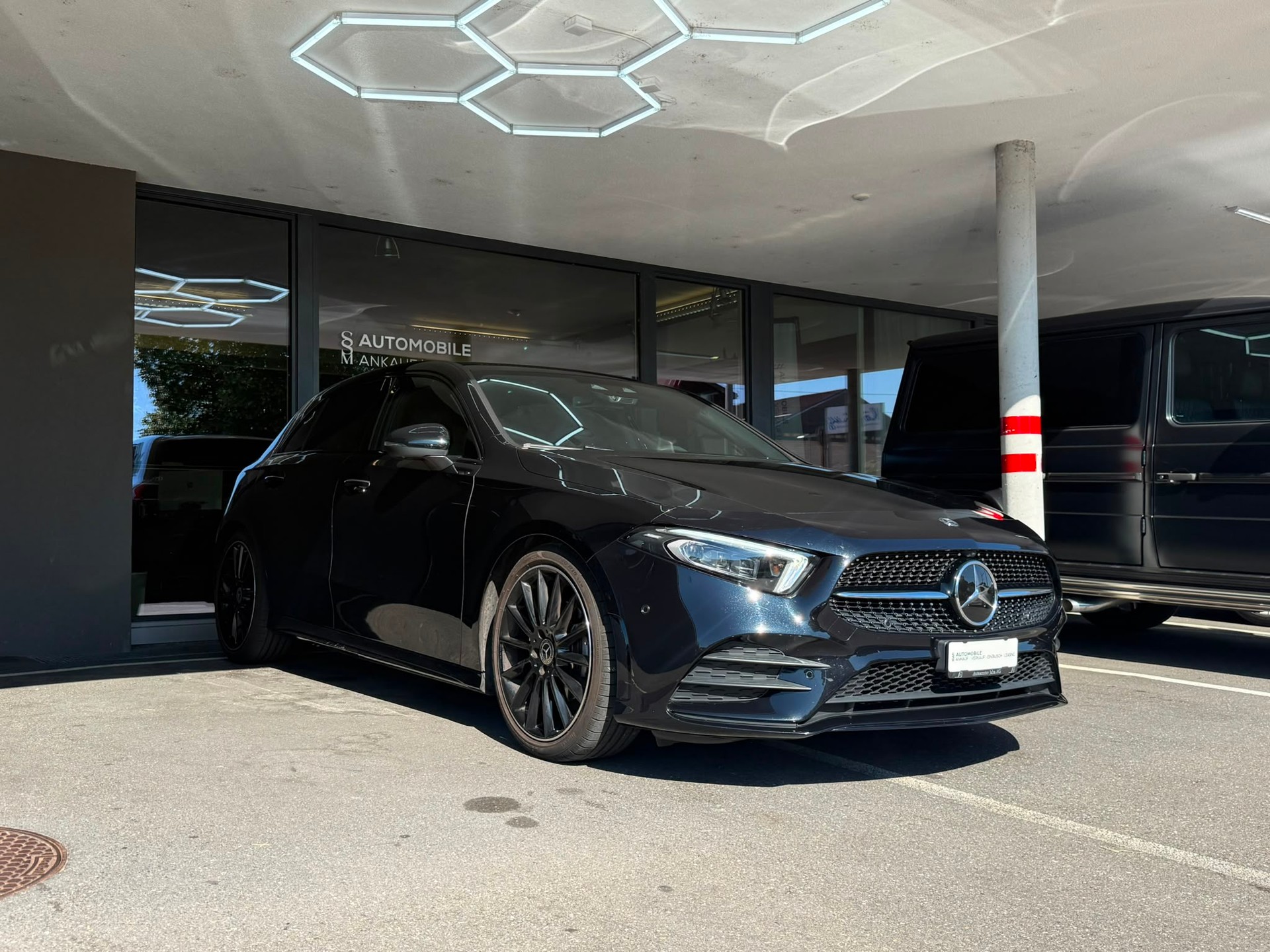 MERCEDES-BENZ A 200 AMG Line *Distronic* *Pano Dach* *Burmester* *Gratis Service* 7G-DCT-showroom-element-2
