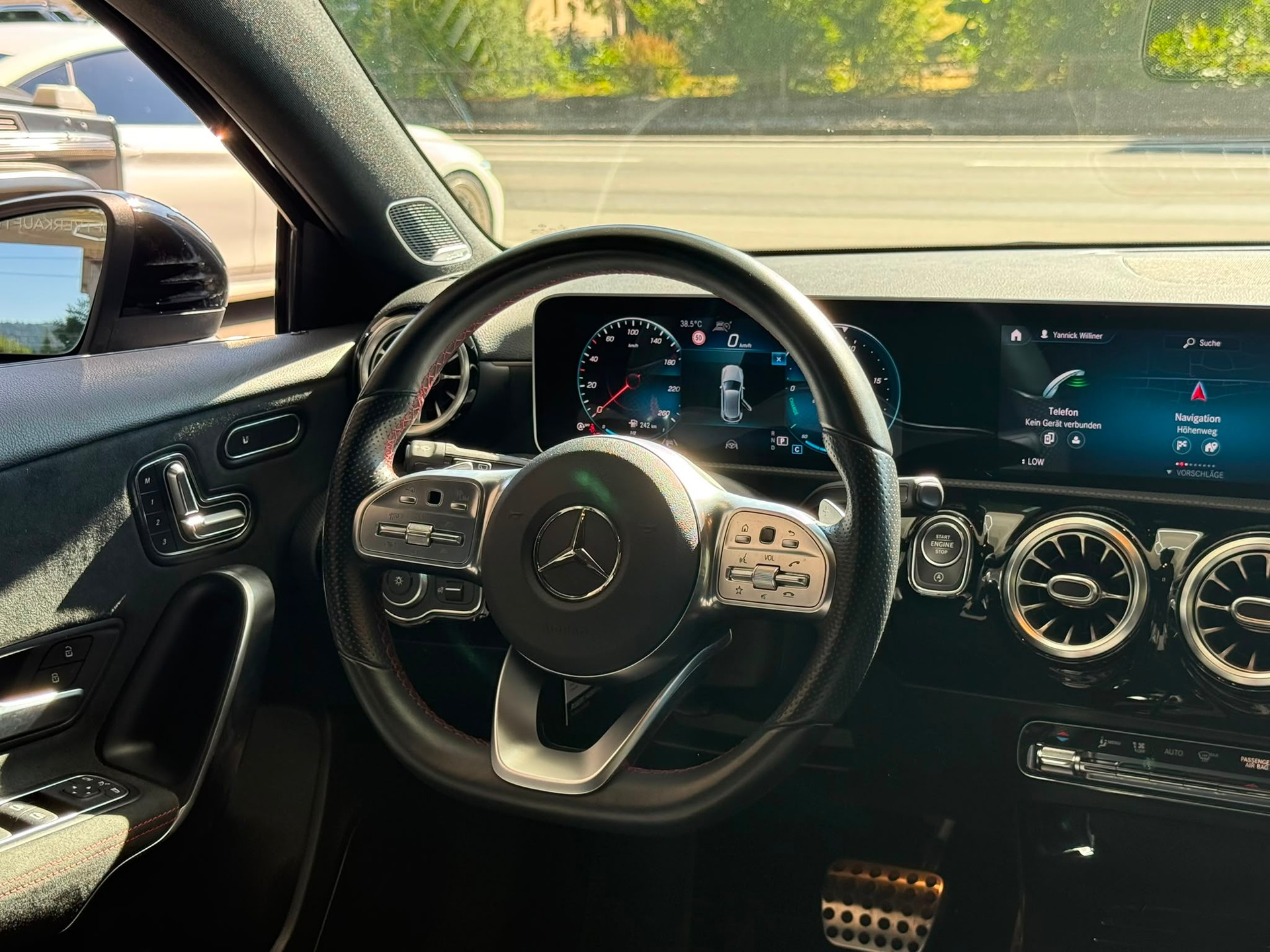 MERCEDES-BENZ A 200 AMG Line *Distronic* *Pano Dach* *Burmester* *Gratis Service* 7G-DCT-image-19