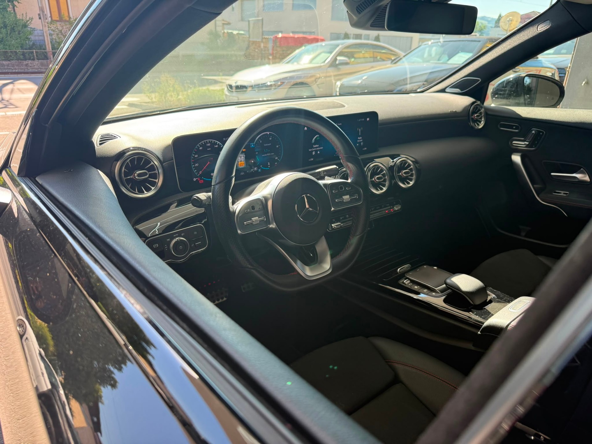 MERCEDES-BENZ A 200 AMG Line *Distronic* *Pano Dach* *Burmester* *Gratis Service* 7G-DCT-image-21