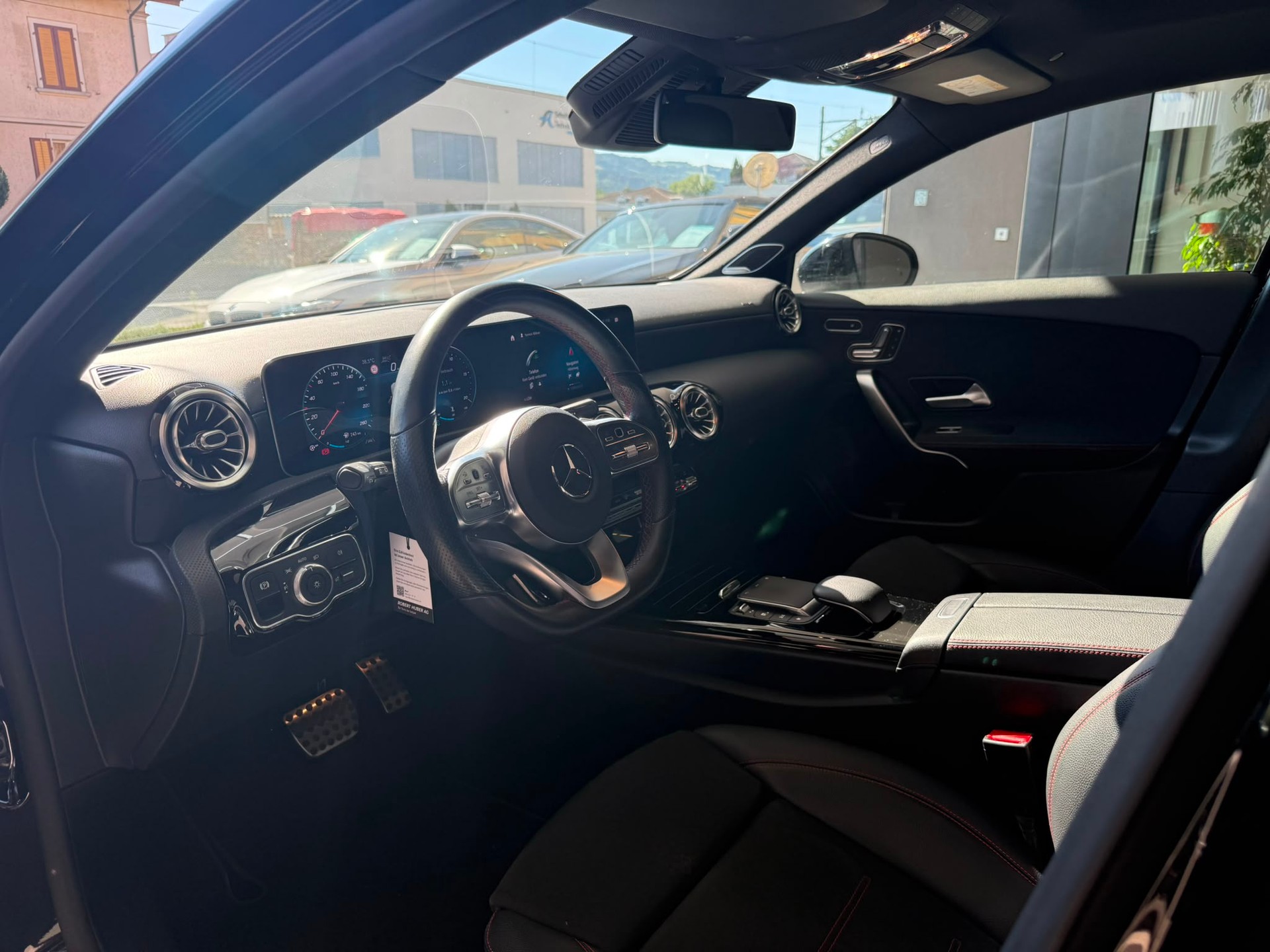 MERCEDES-BENZ A 200 AMG Line *Distronic* *Pano Dach* *Burmester* *Gratis Service* 7G-DCT-image-9