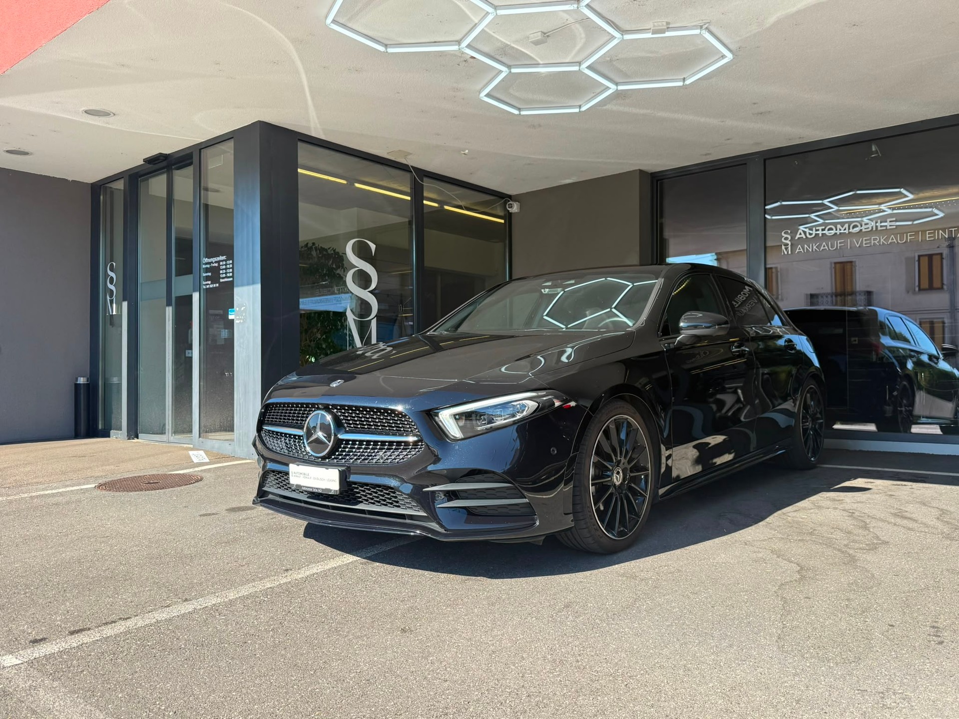MERCEDES-BENZ A 200 AMG Line *Distronic* *Pano Dach* *Burmester* *Gratis Service* 7G-DCT