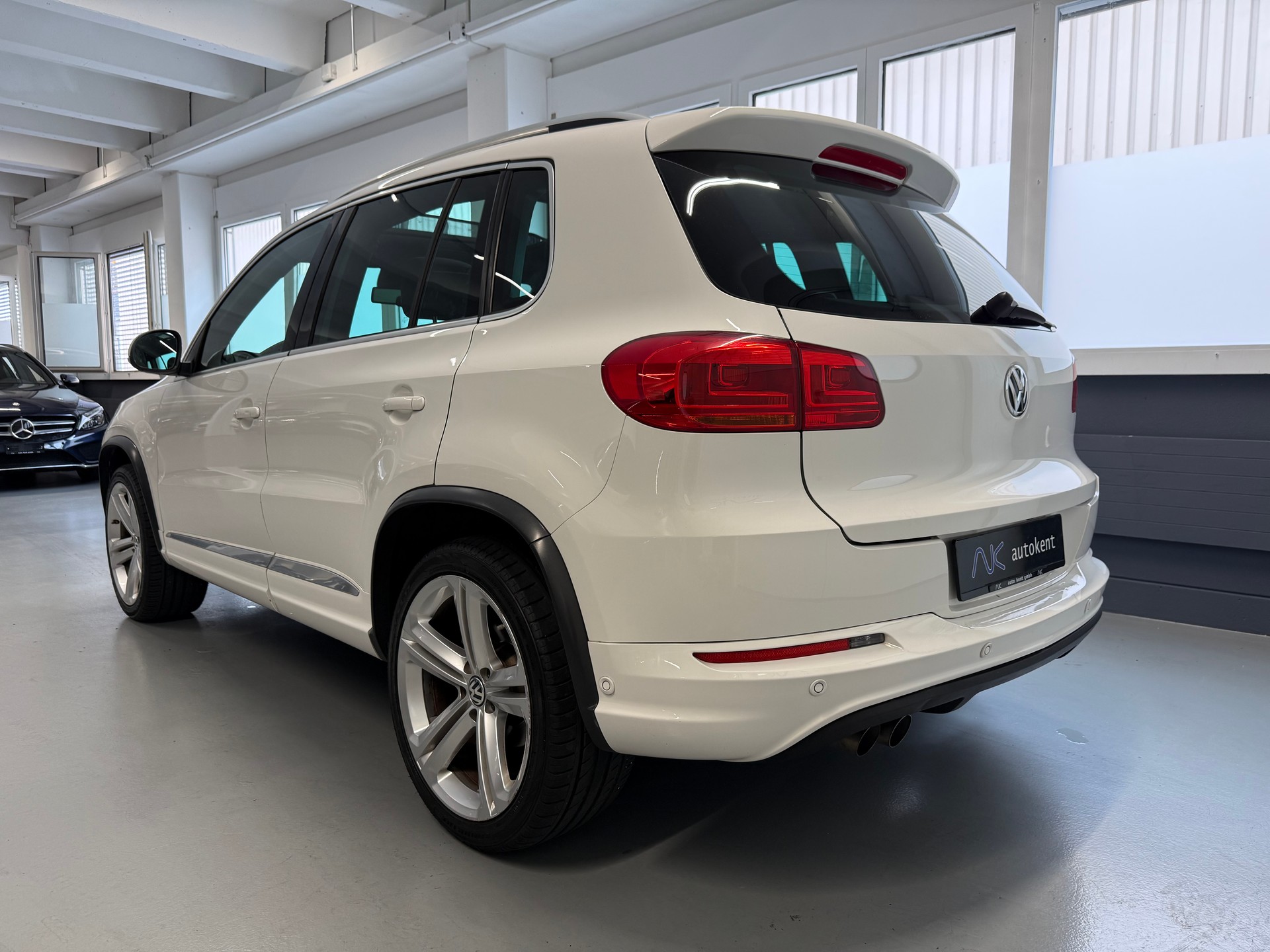 VW Tiguan 2.0 TDI BlueMotion R Line Track&Style 4Motion DSG-showroom-element-3