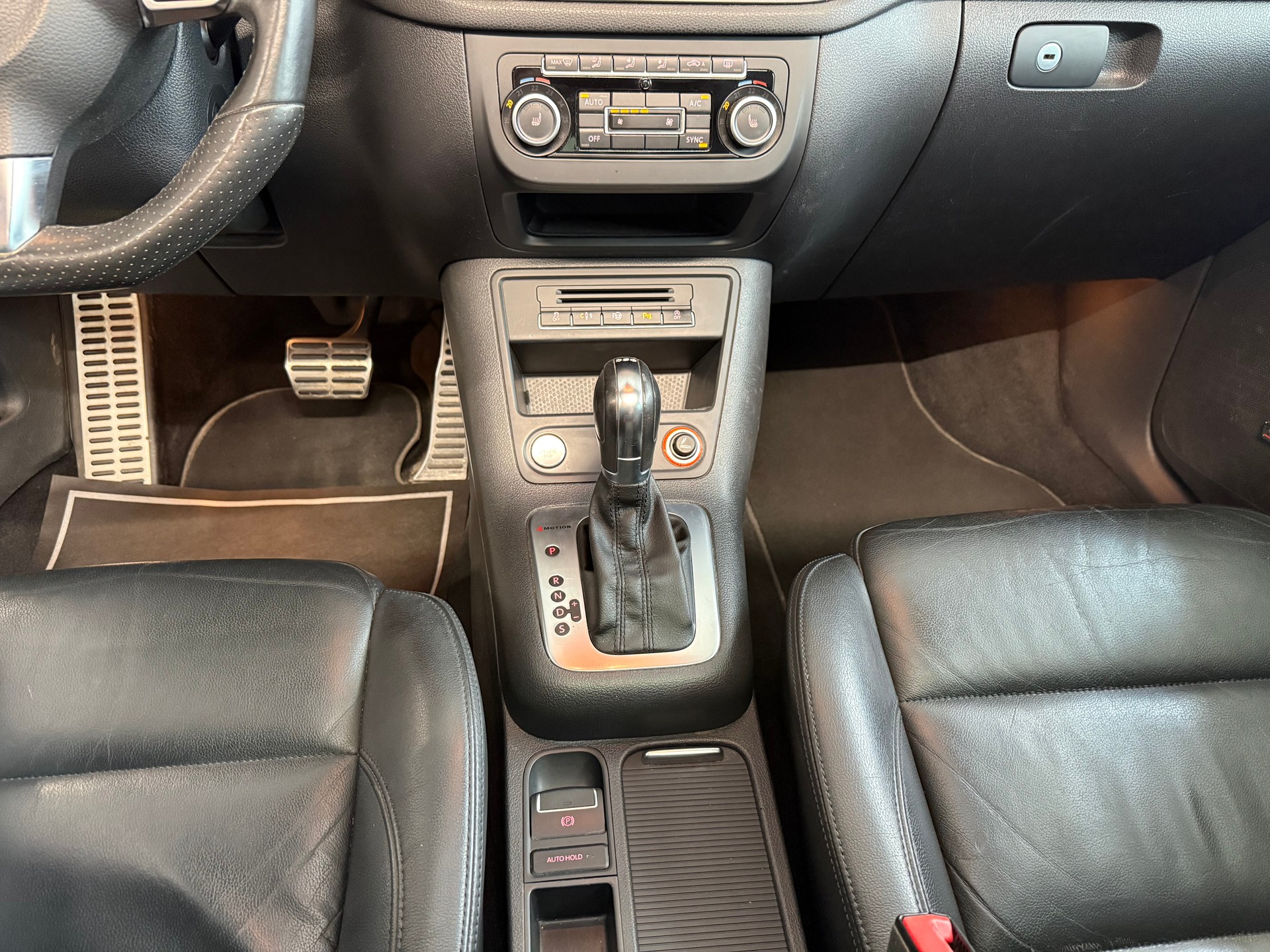 VW Tiguan 2.0 TDI BlueMotion R Line Track&Style 4Motion DSG-image-11