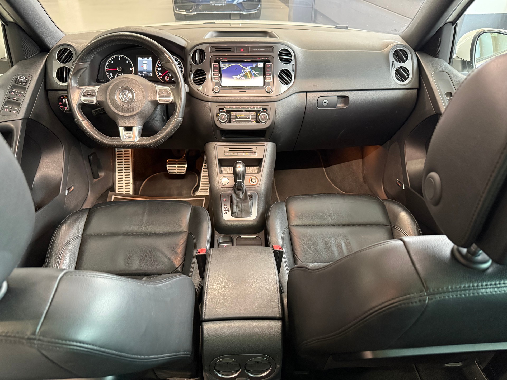 VW Tiguan 2.0 TDI BlueMotion R Line Track&Style 4Motion DSG-image-18
