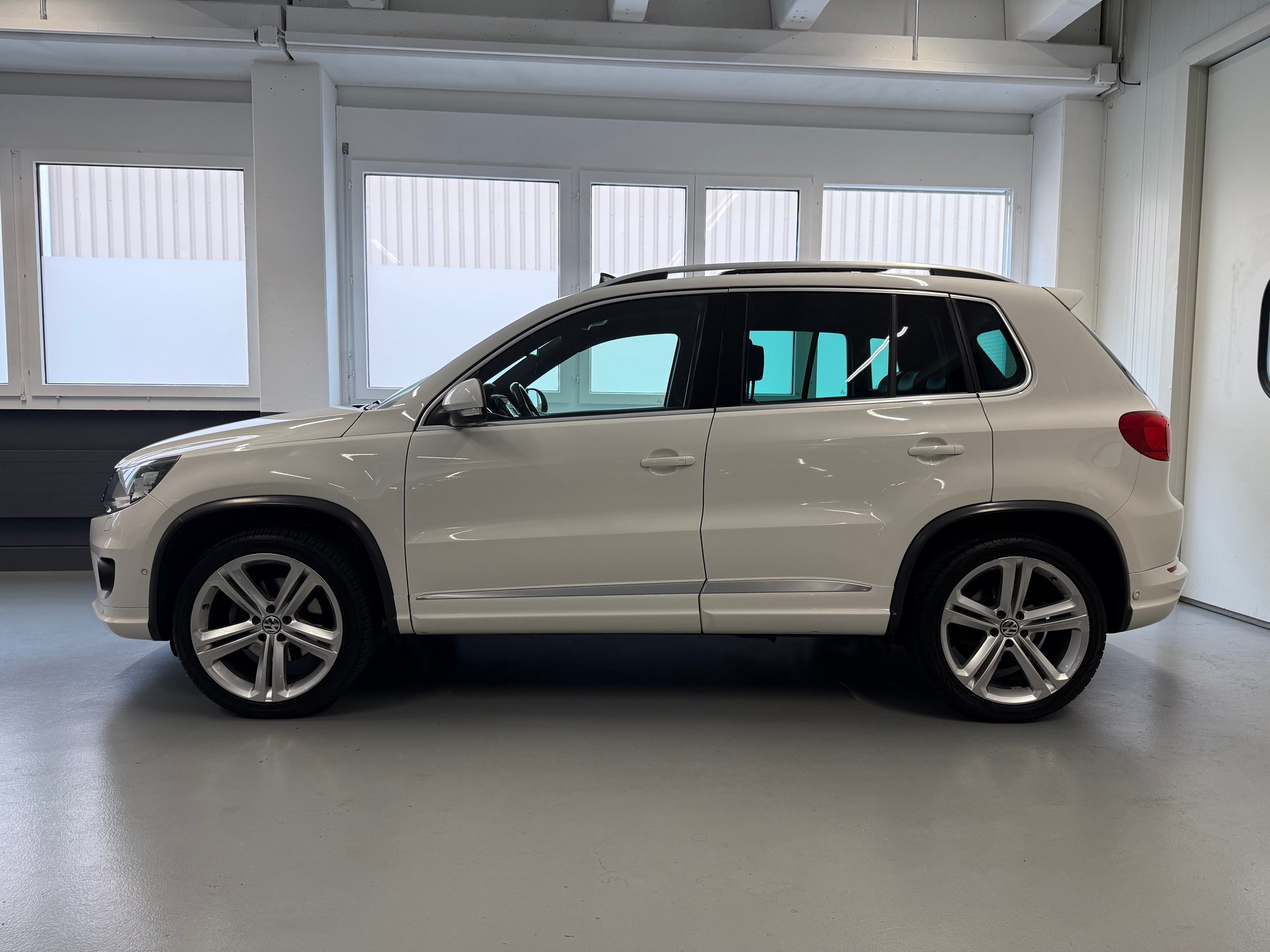 VW Tiguan 2.0 TDI BlueMotion R Line Track&Style 4Motion DSG-showroom-element-2