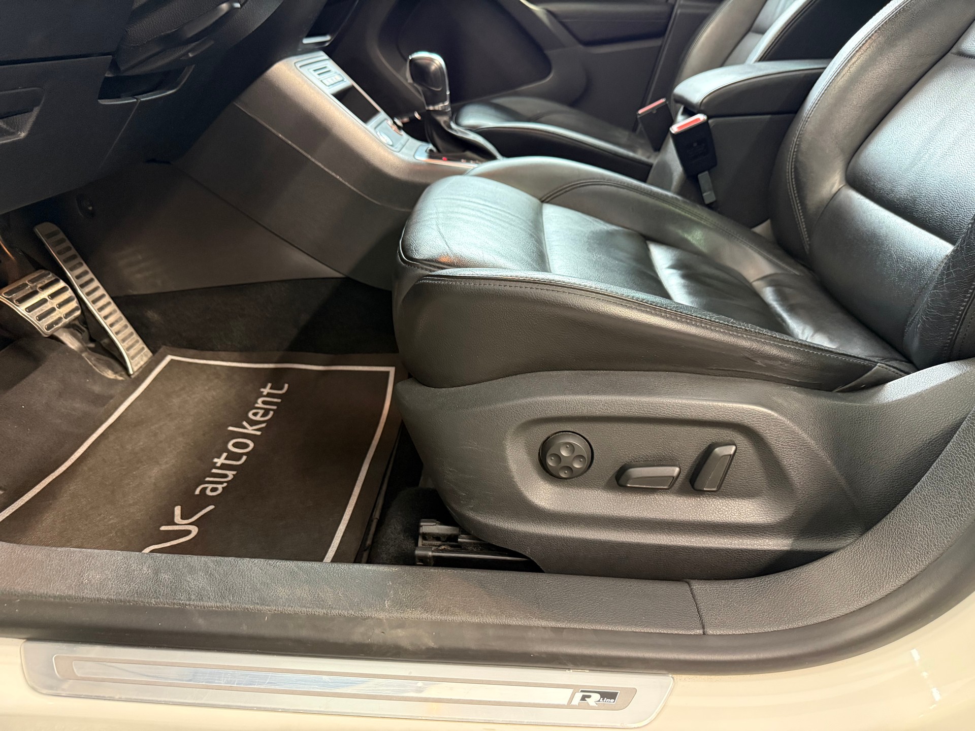 VW Tiguan 2.0 TDI BlueMotion R Line Track&Style 4Motion DSG-image-14