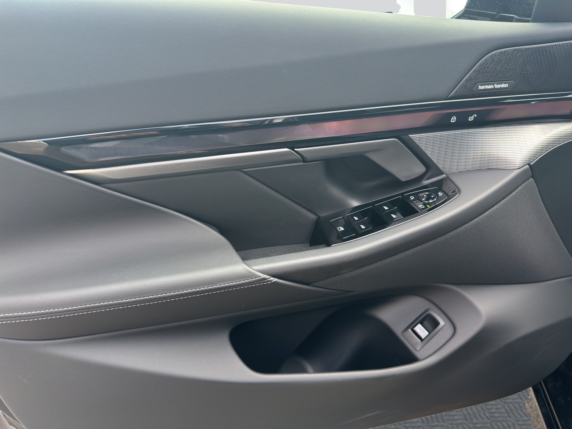 BMW 520d M Sport Pro 48V Touring Steptronic sDrive-image-9