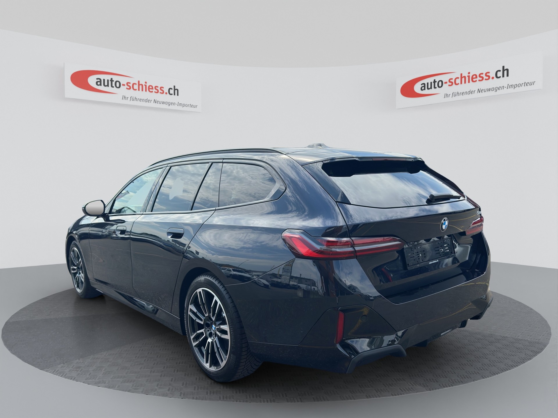 BMW 520d M Sport Pro 48V Touring Steptronic sDrive-showroom-element-2