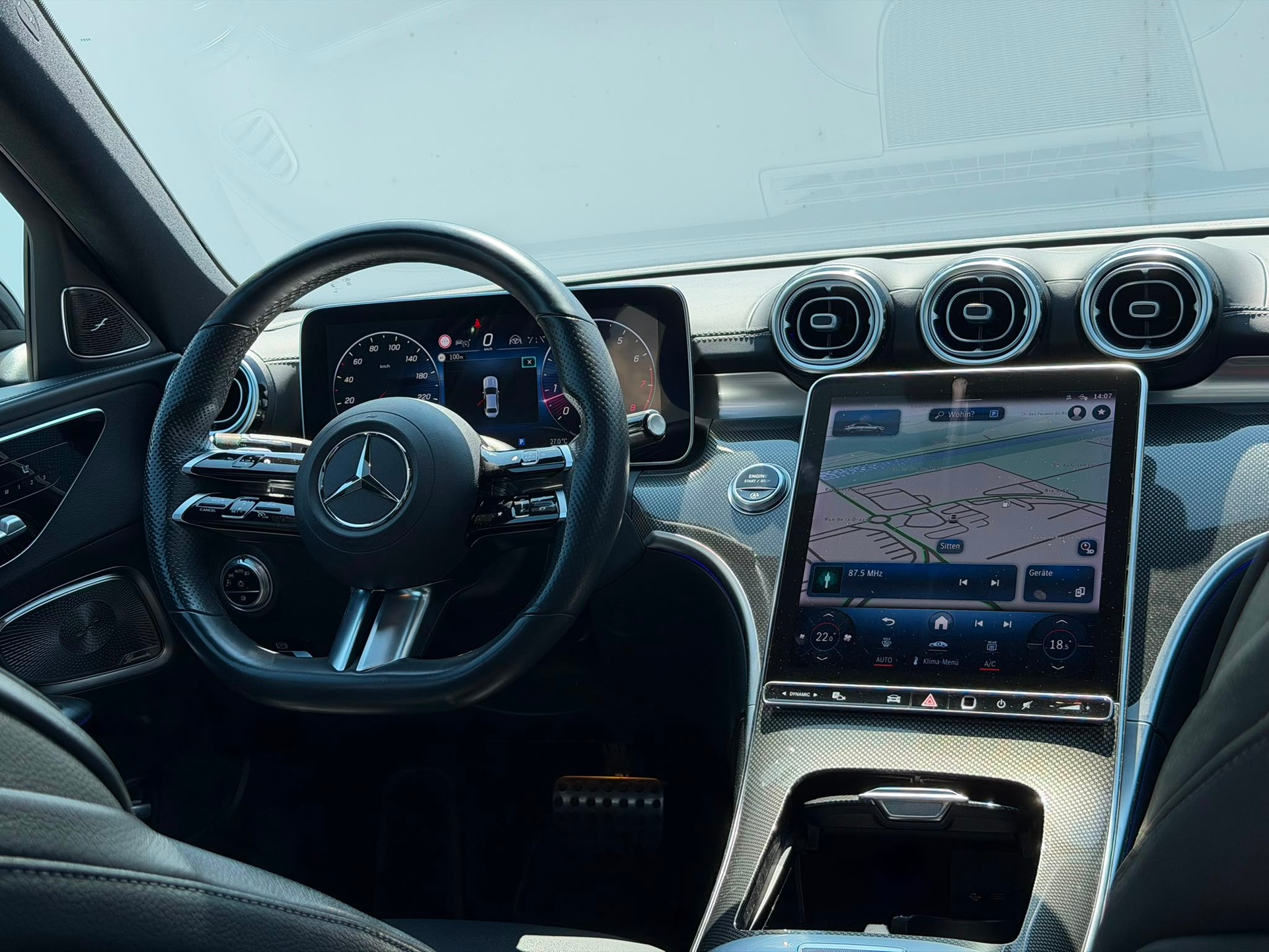 MERCEDES-BENZ C 300 4Matic AMG Line-image-9