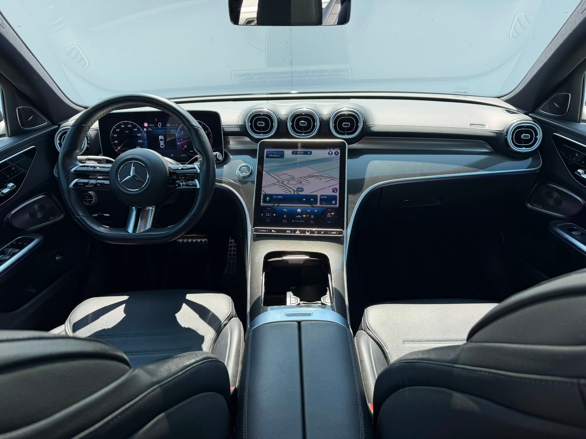 MERCEDES-BENZ C 300 4Matic AMG Line-image-10