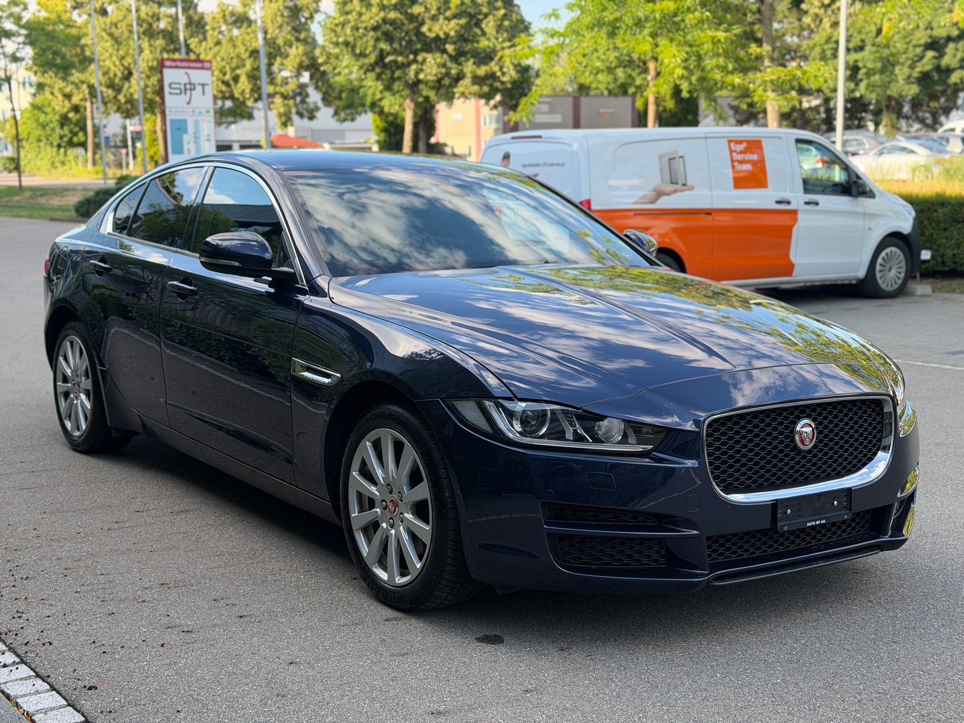JAGUAR XE 20d Pure Automat-image-3