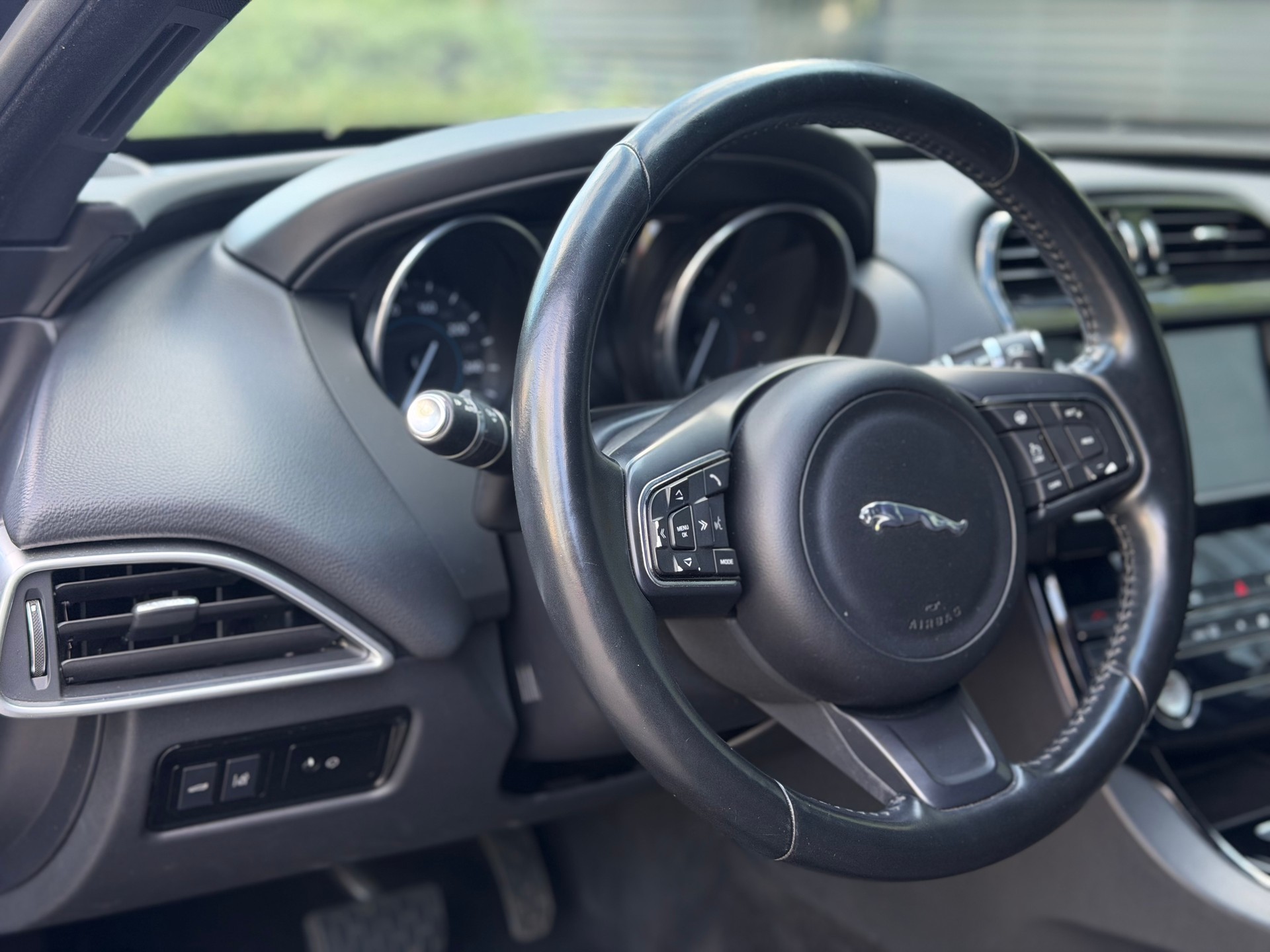 JAGUAR XE 20d Pure Automat-image-10
