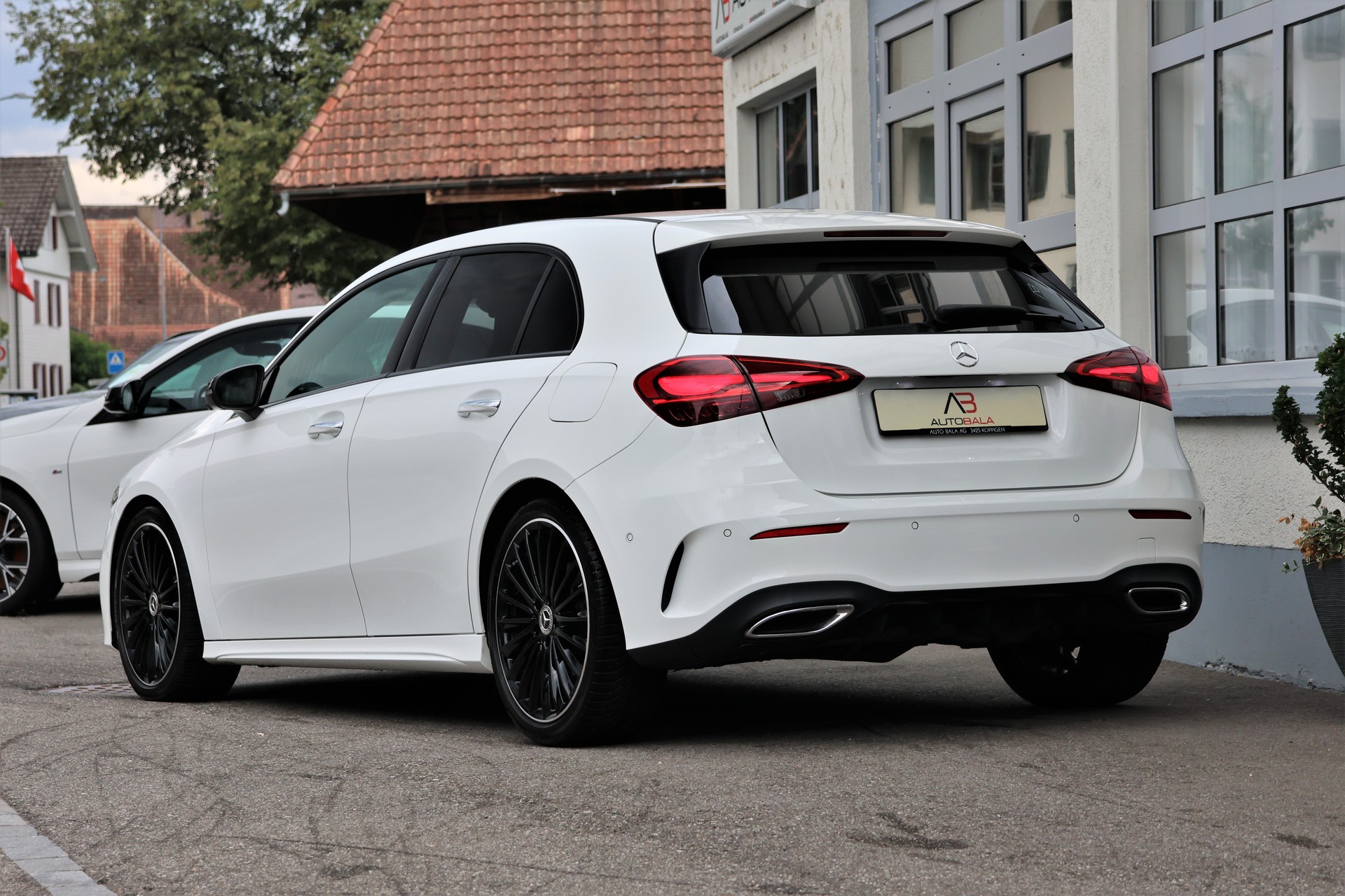 MERCEDES-BENZ A 250 4Matic AMG Line 4Matic 7G-DCT *Facelift*-showroom-element-2