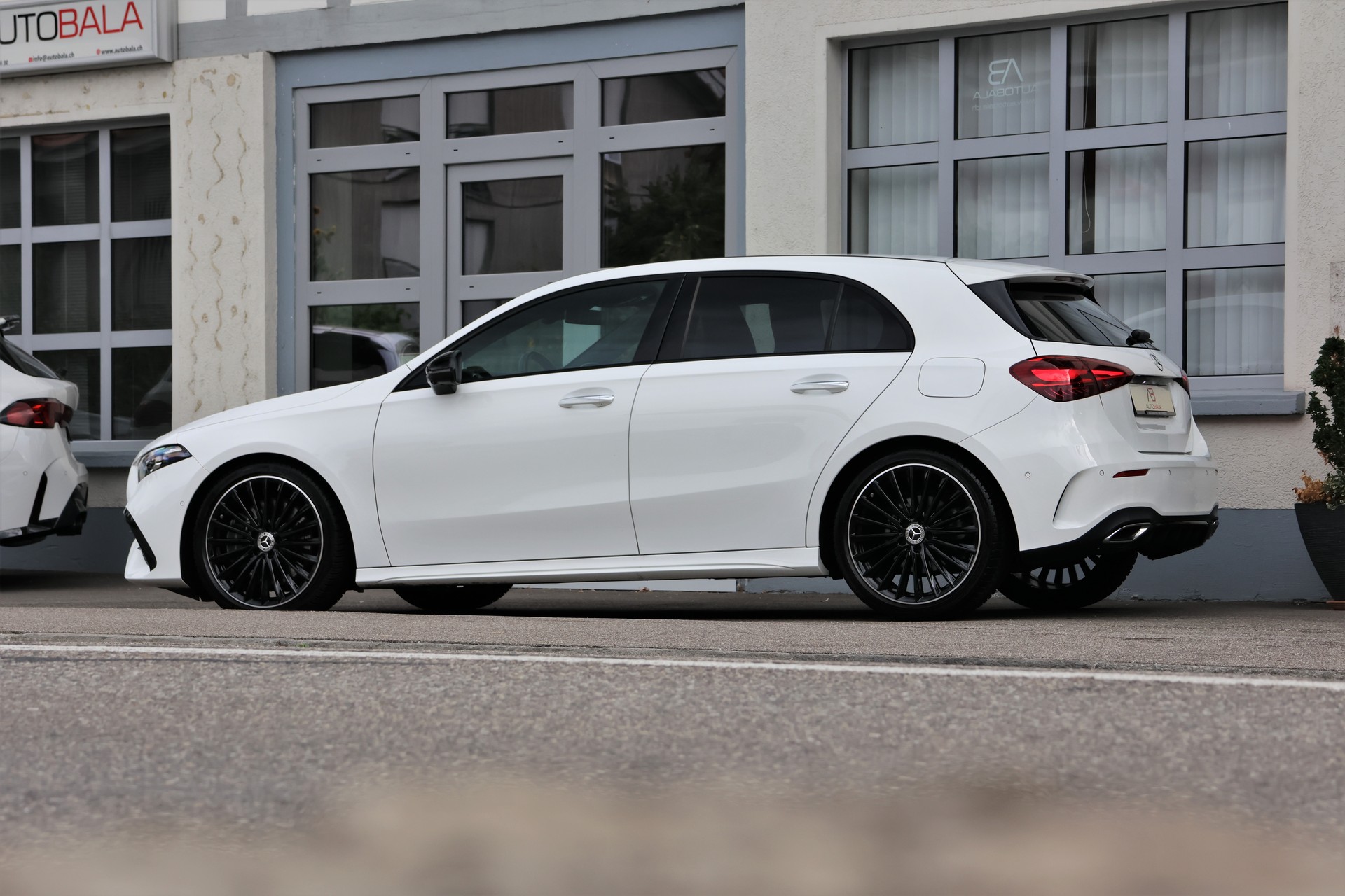 MERCEDES-BENZ A 250 4Matic AMG Line 4Matic 7G-DCT *Facelift*-showroom-element-3