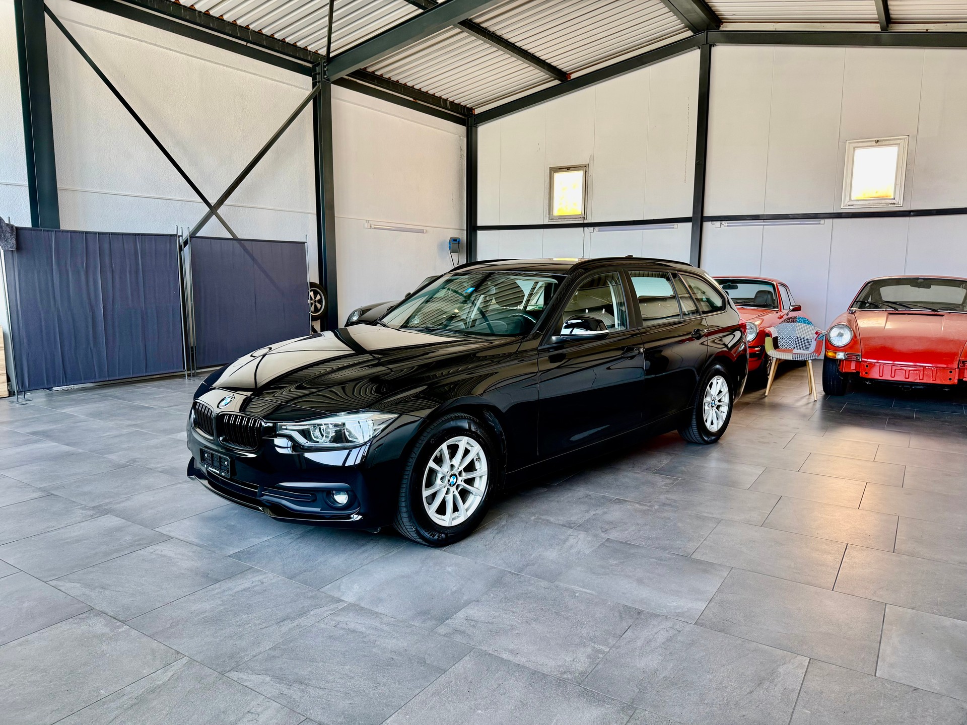 BMW 316d Sport Touring Business Line-image-2