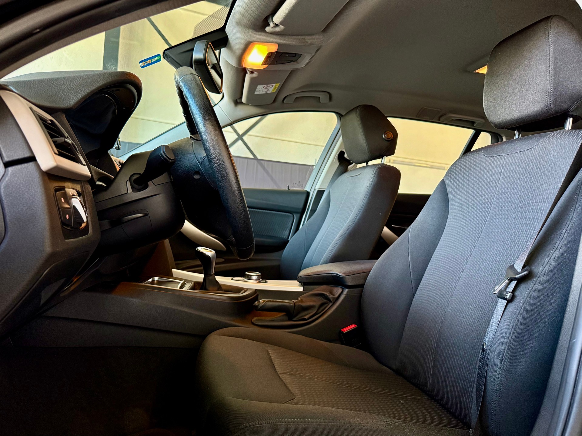 BMW 316d Sport Touring Business Line-image-7