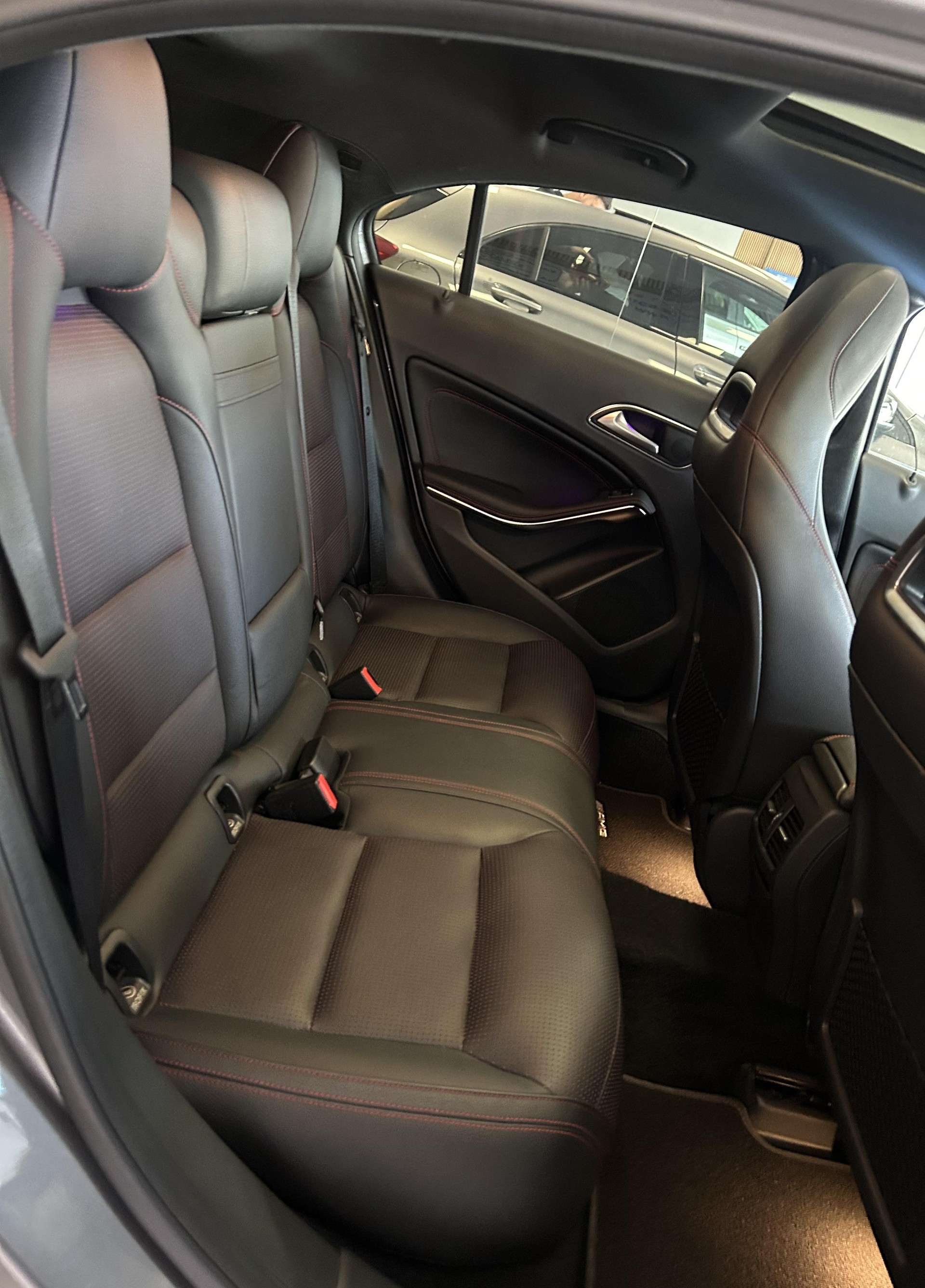 MERCEDES-BENZ A 250 AMG Line 4m-image-14