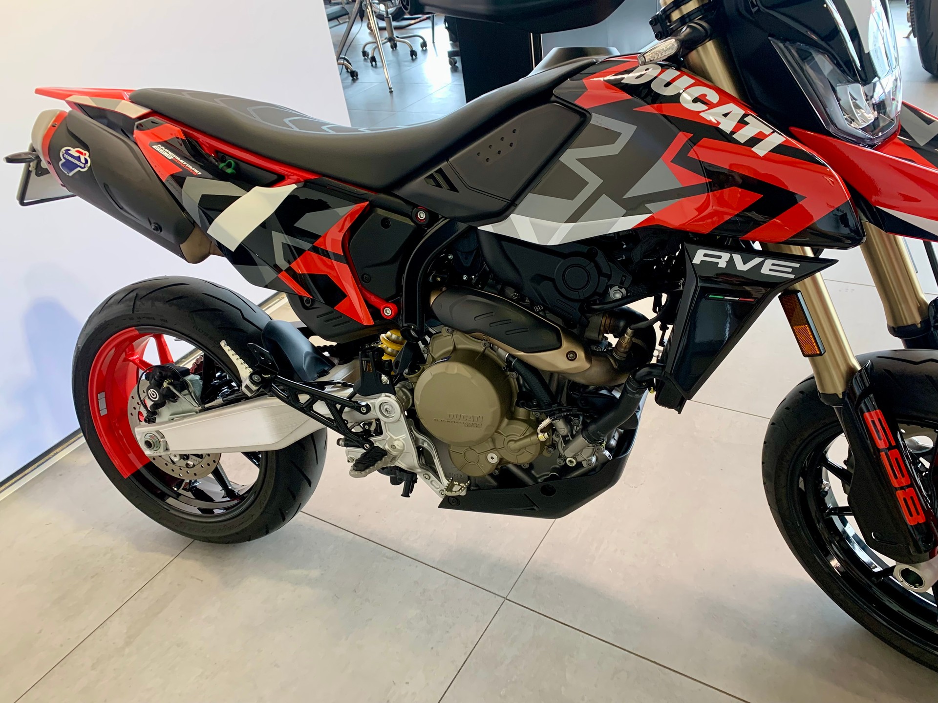 DUCATI Hypermotard 698 Mono RVE-image-5