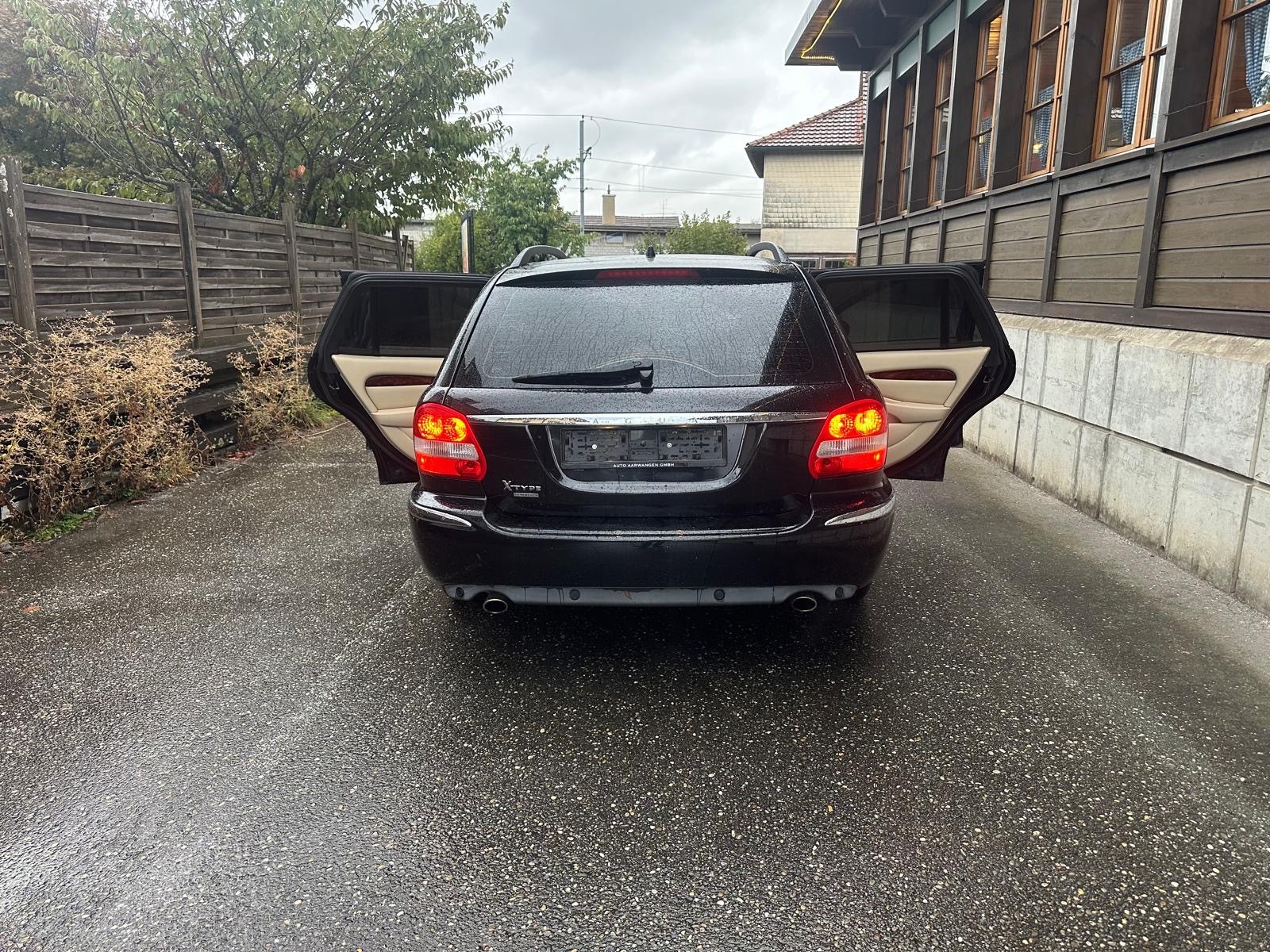 JAGUAR X-Type Estate 2.5 V6 Traction4 Sovereign-image-6