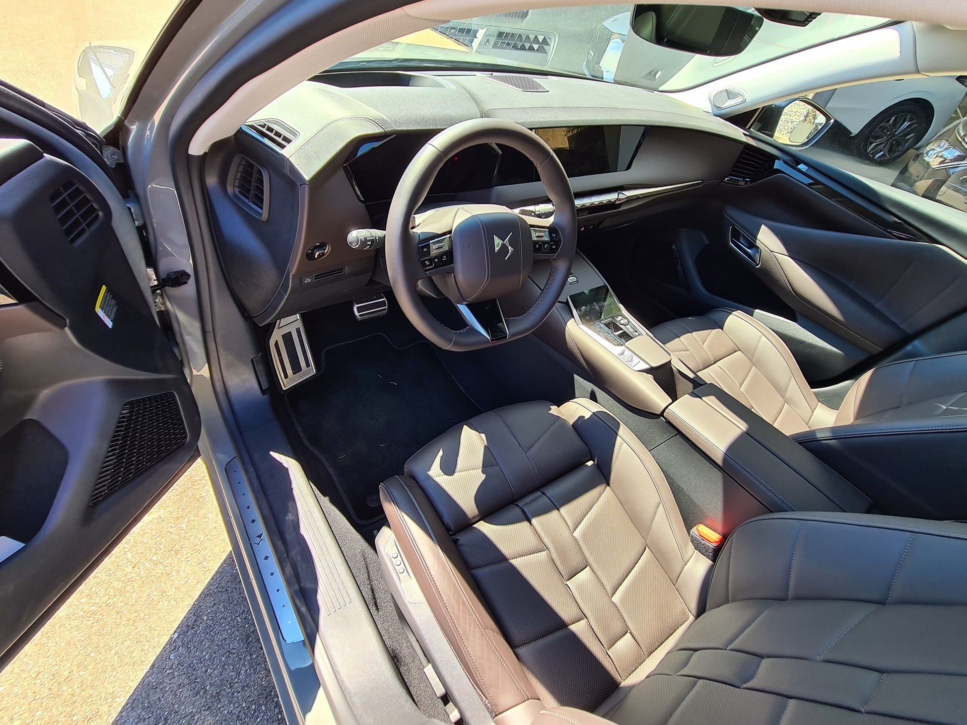 DS AUTOMOBILES DS 4 1.6PT LaPremiereEAT8-image-8