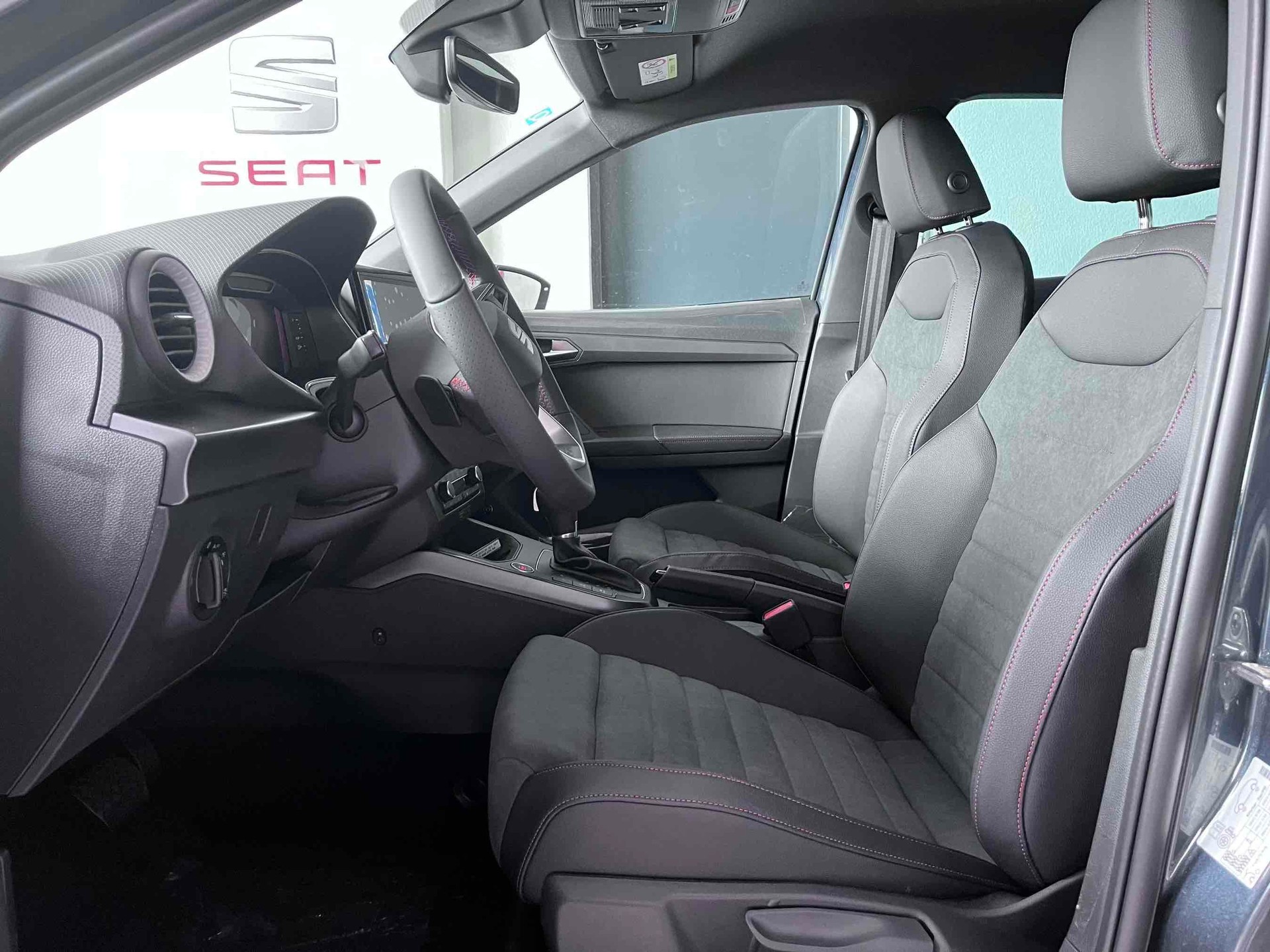 SEAT Arona 1.0 TSI Eco FR Limited Edition DSG-showroom-element-2