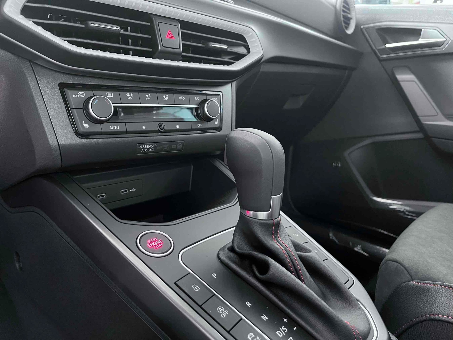 SEAT Arona 1.0 TSI Eco FR Limited Edition DSG-image-9