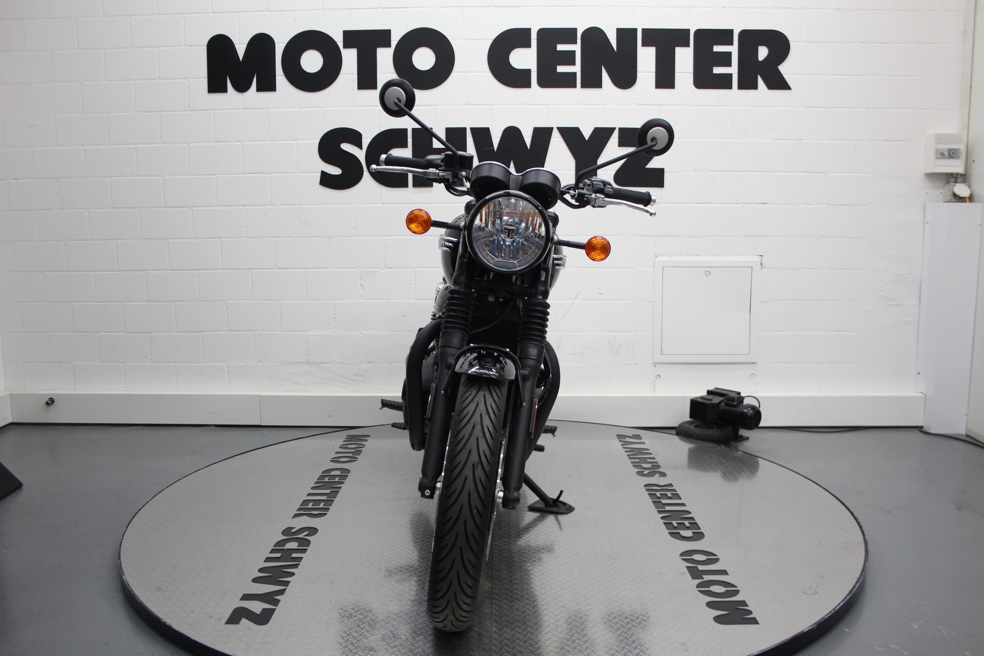 TRIUMPH Bonneville T120-image-2