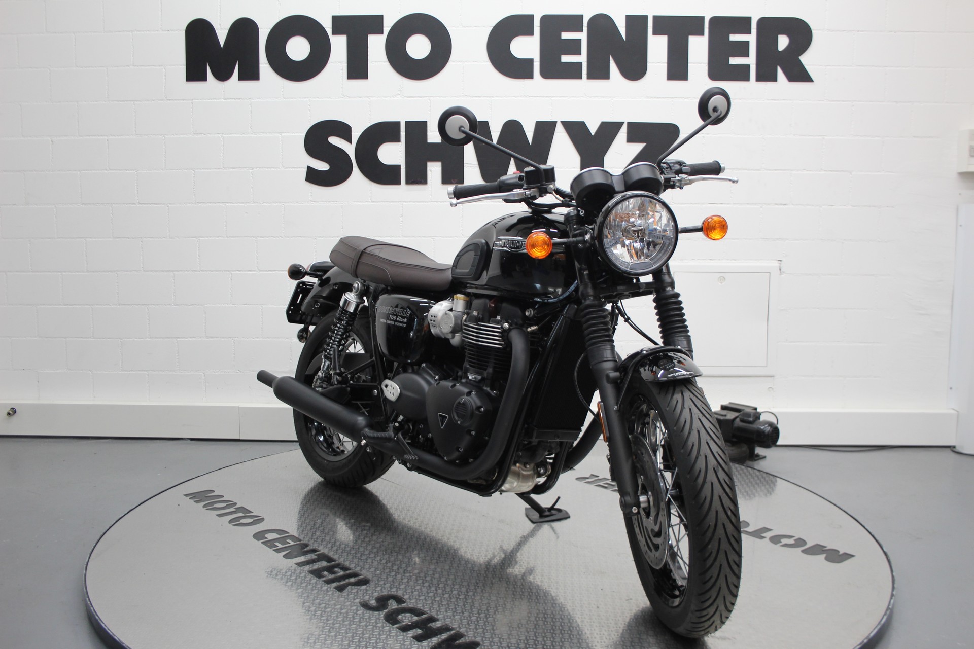 TRIUMPH Bonneville T120-image-1
