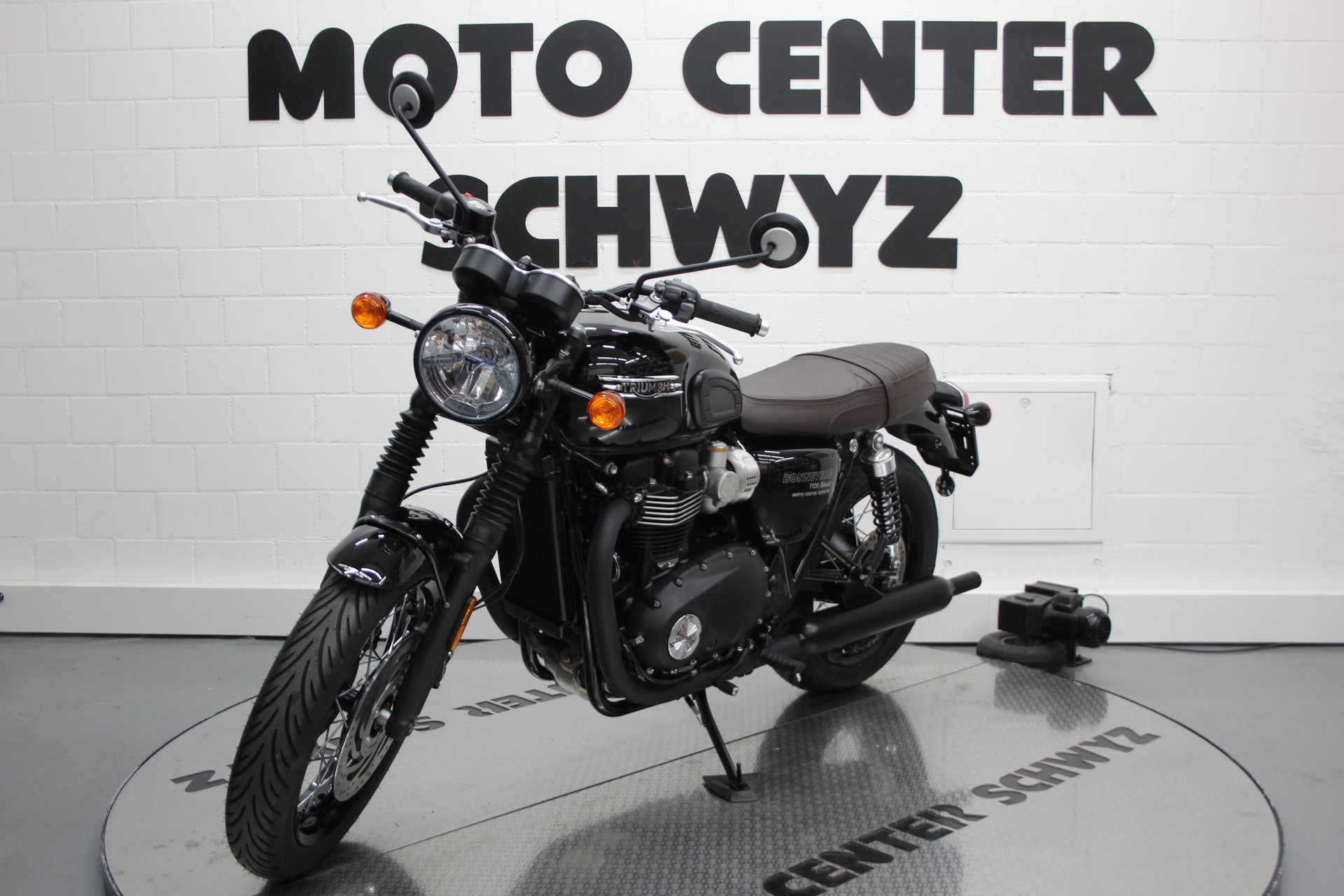 TRIUMPH Bonneville T120-image-3