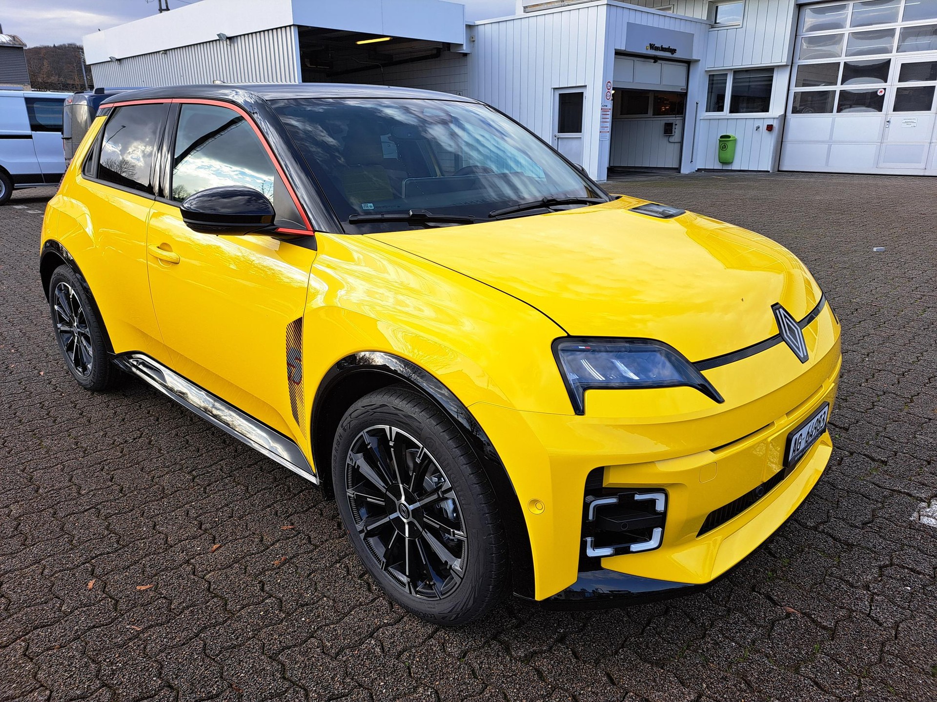 RENAULT R5 E-TECH 100% ELECTRIC iconic five 150PS Comfort Range-image-4