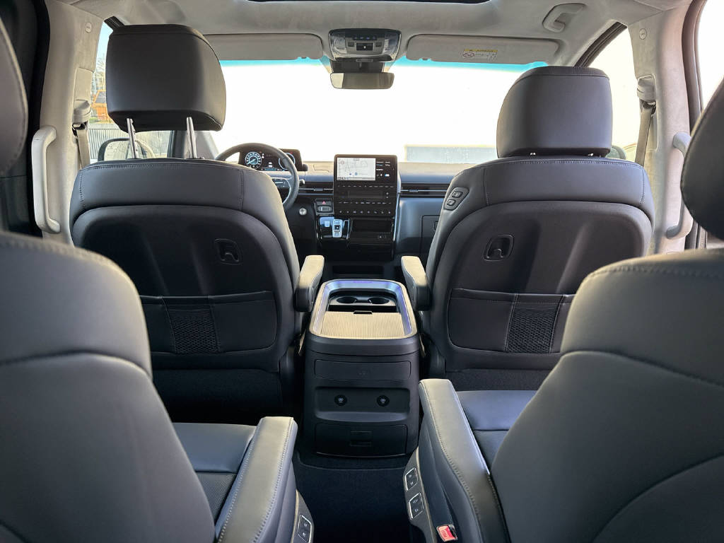 HYUNDAI Staria Premium 1.6 GDi HEV Vertex-image-12