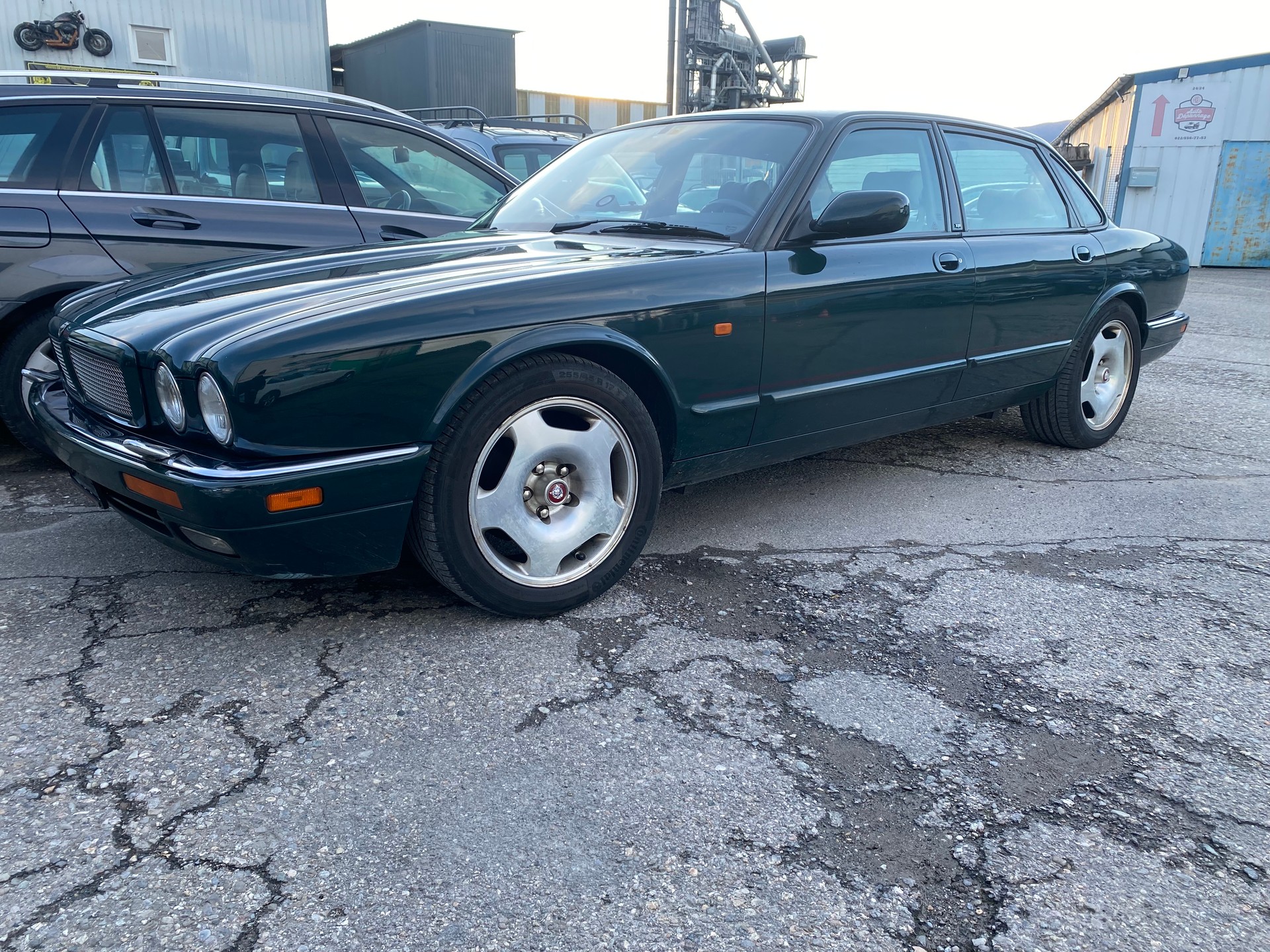 JAGUAR XJR 4.0 Supercharged-image-1