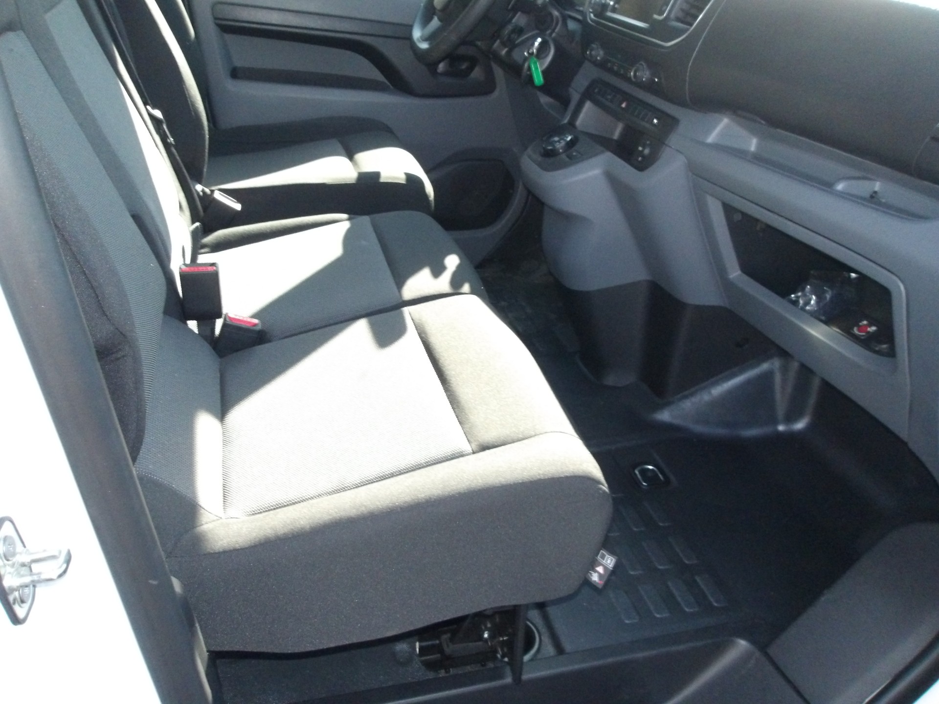 CITROEN Jumpy 2.0 BlueHDi 145 M EAT8-image-11