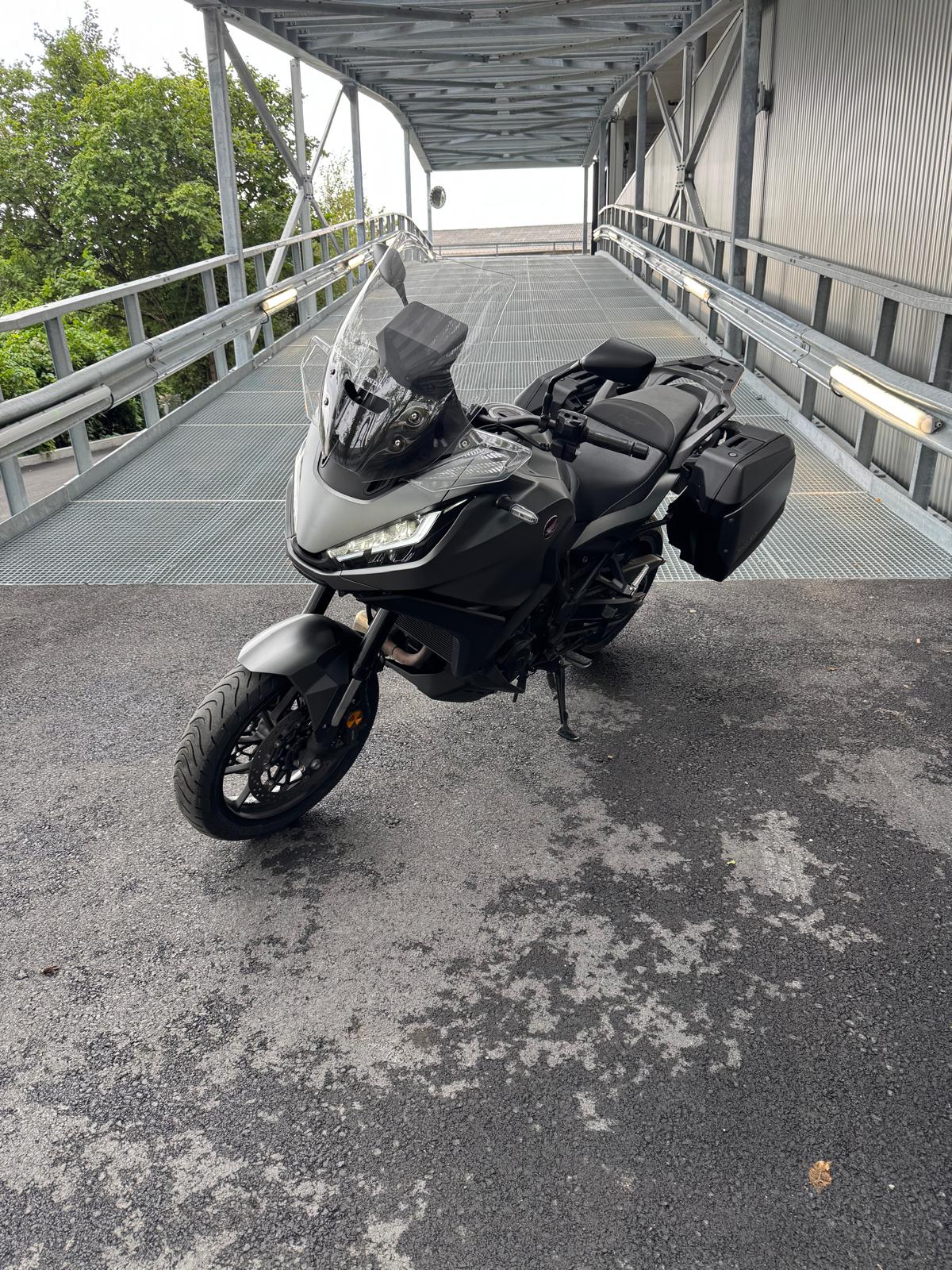 HONDA NT 1100 DCT-image-1