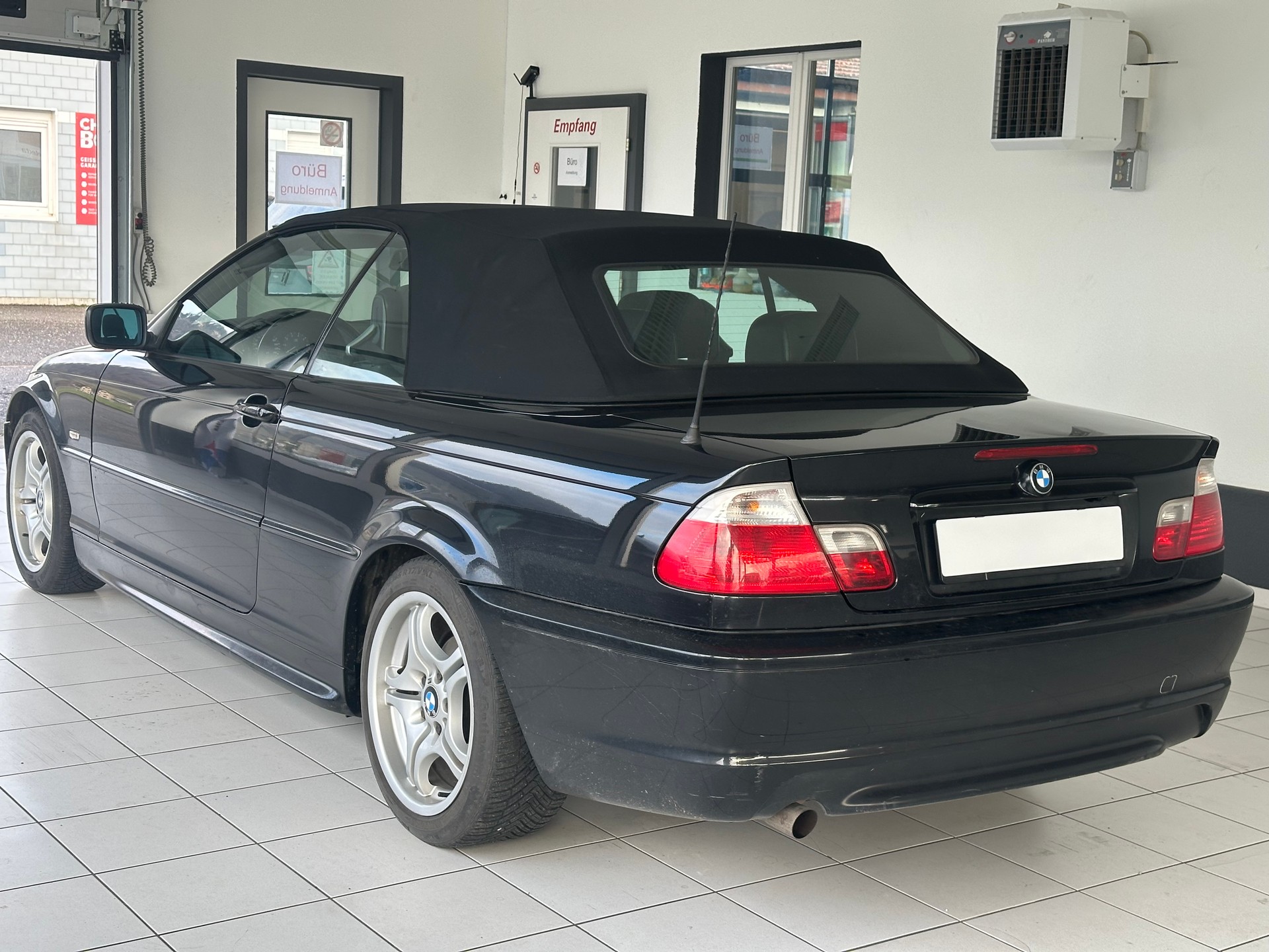 BMW 318Ci Cabriolet-image-5