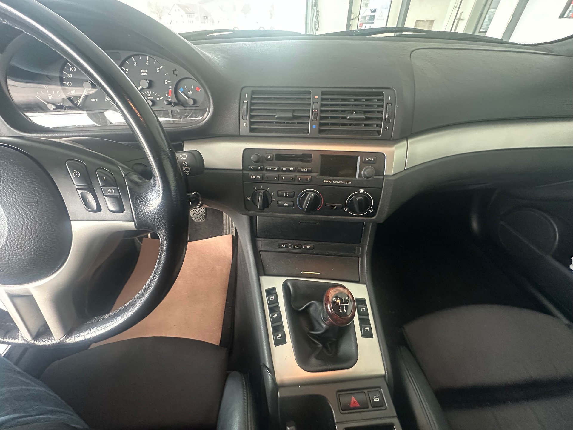 BMW 318Ci Cabriolet-image-8