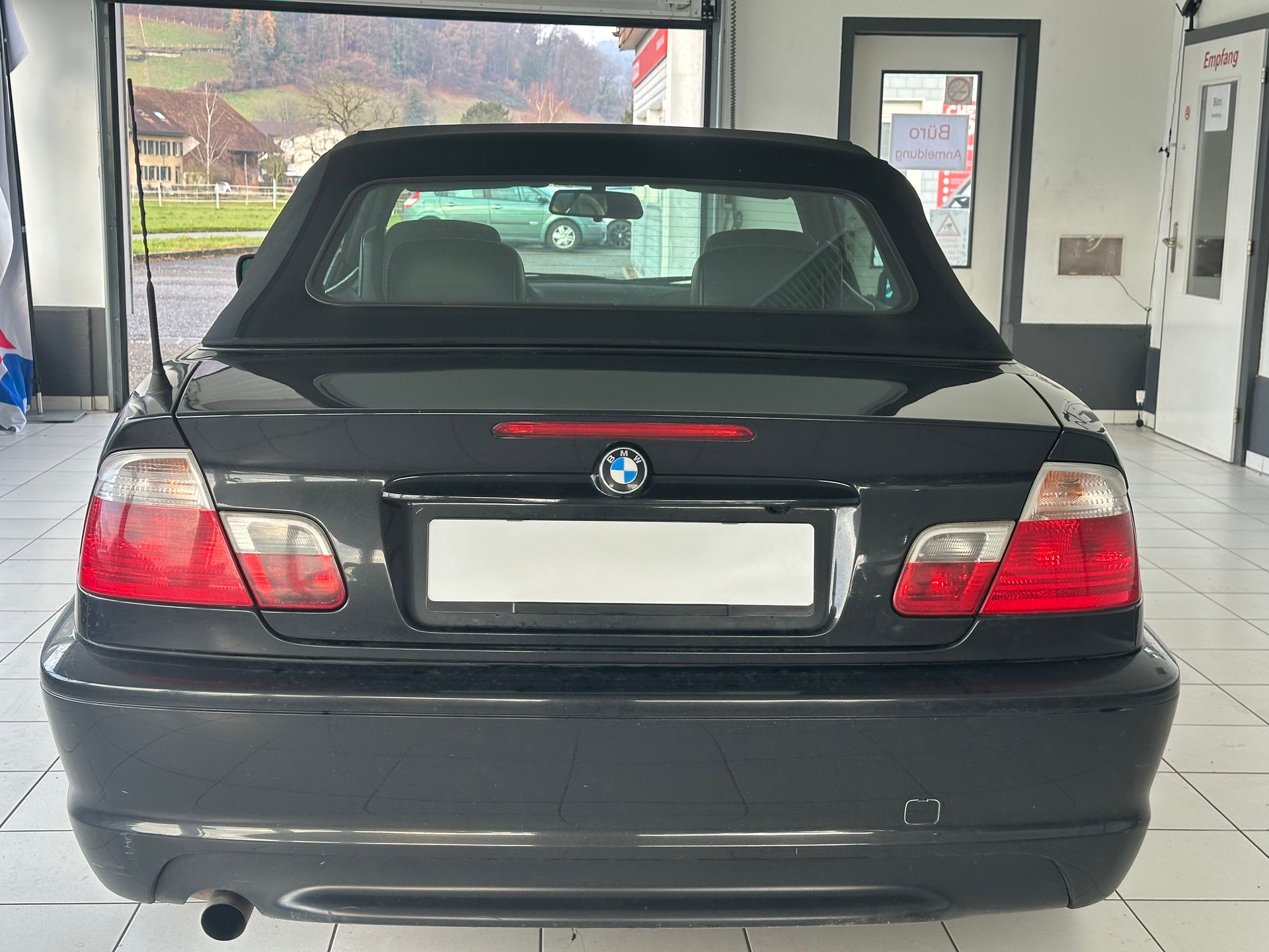 BMW 318Ci Cabriolet-image-4