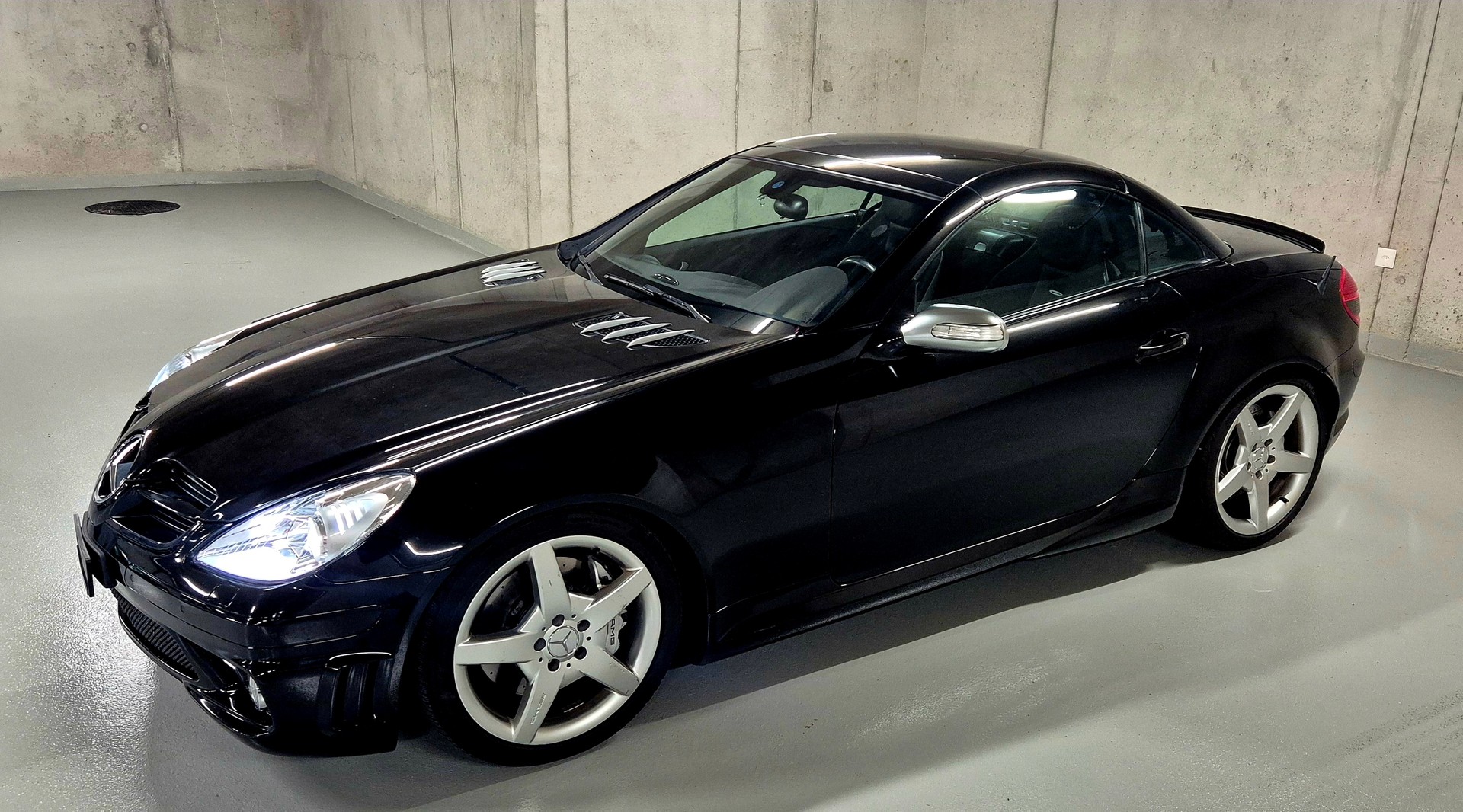 MERCEDES-BENZ SLK 55 AMG 7G-Tronic-showroom-element-3