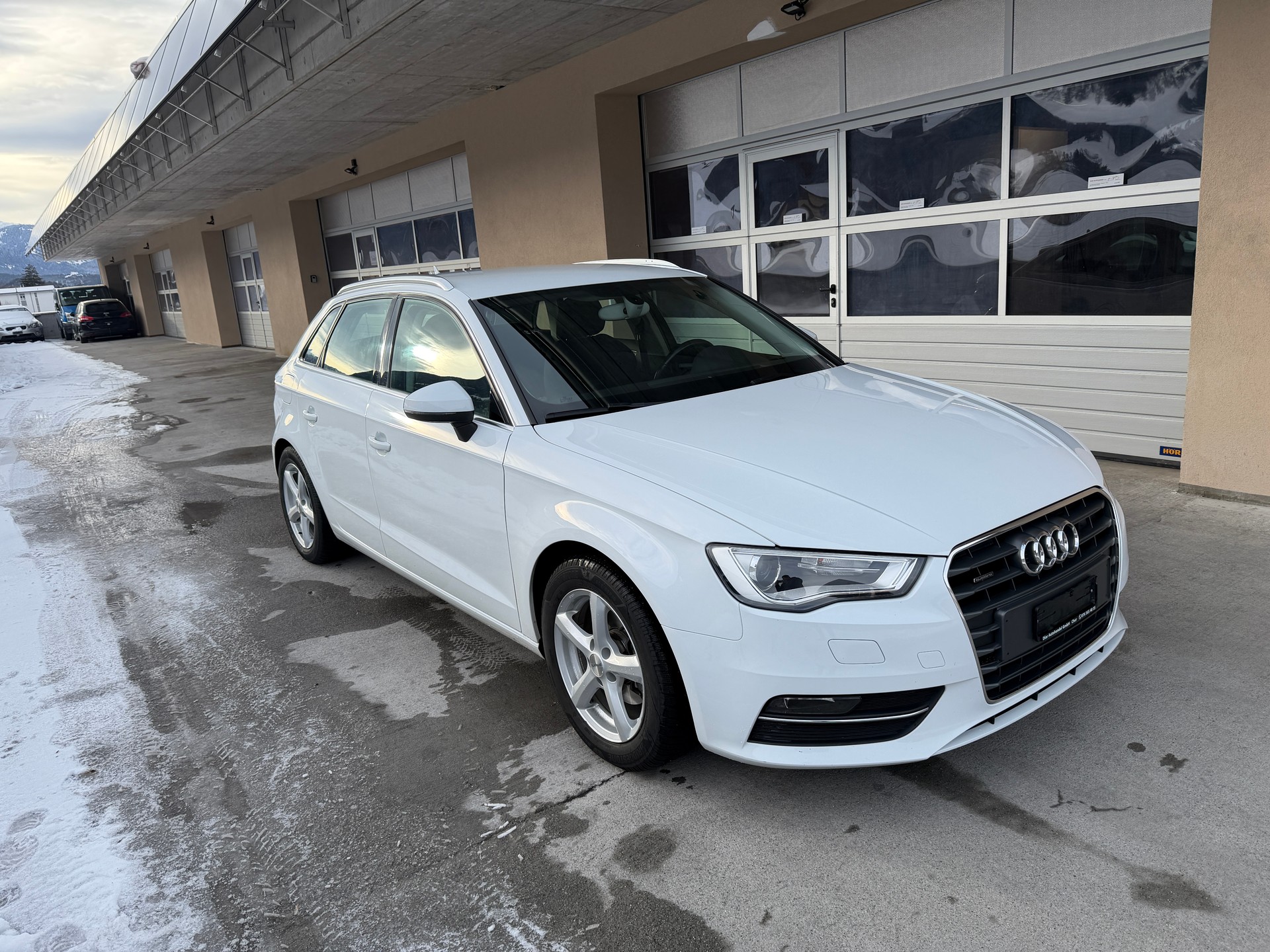 AUDI A3 Sportback 2.0 TDI Ambiente quattro-image-2